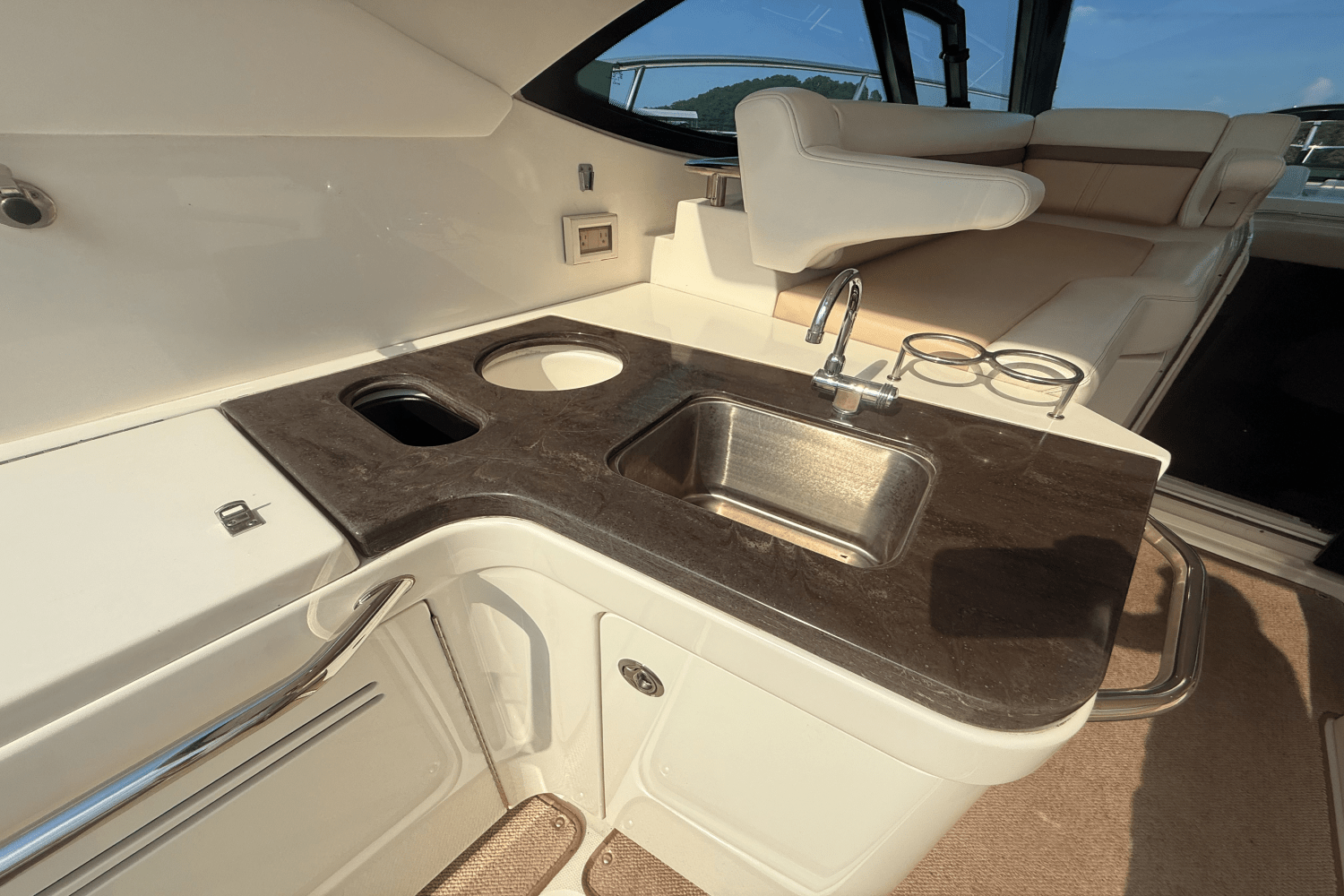 2013 Sea Ray 410 SUNDANCER Image Thumbnail #33