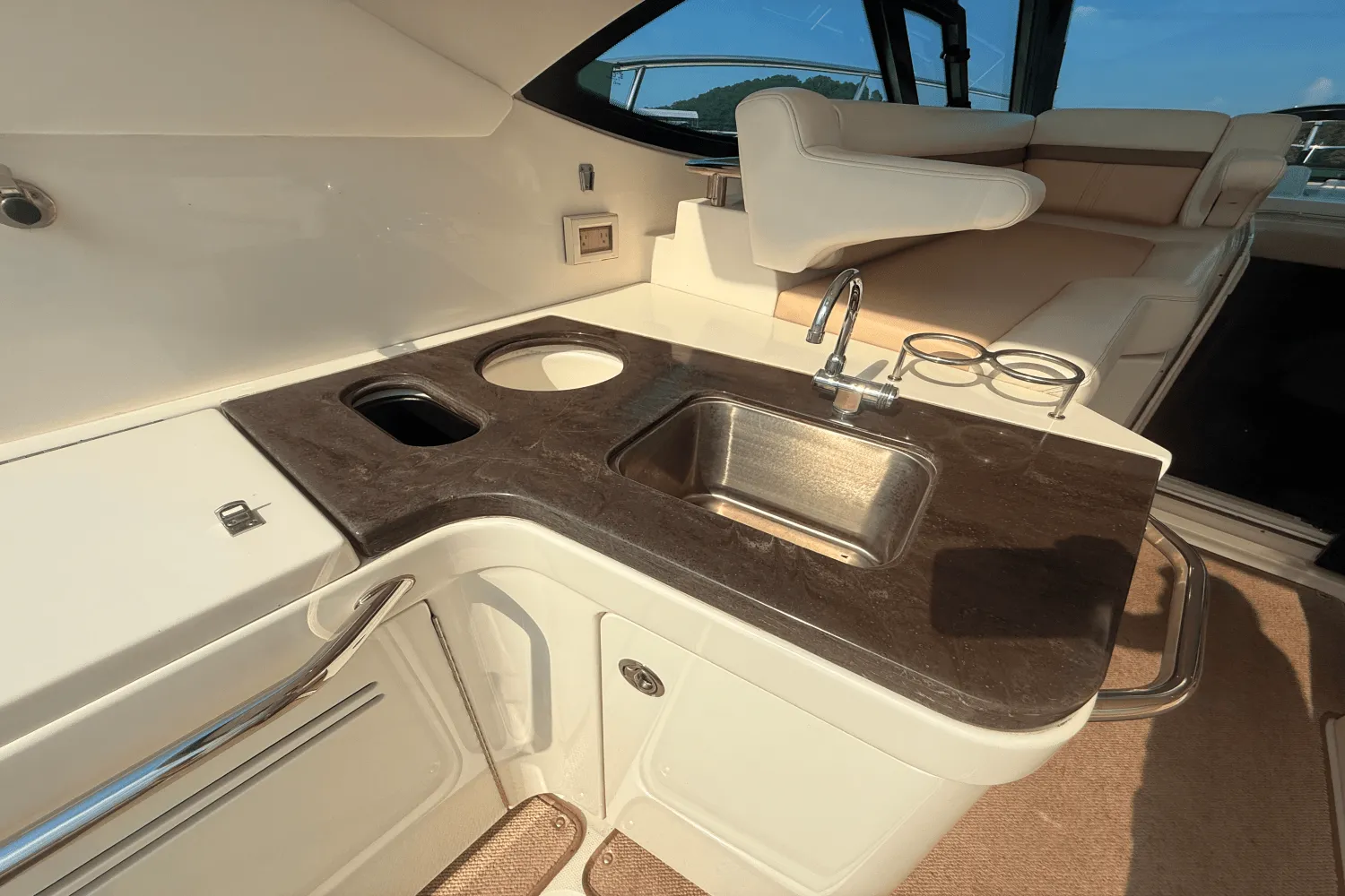 2013 Sea Ray 410 SUNDANCER Image Thumbnail #33
