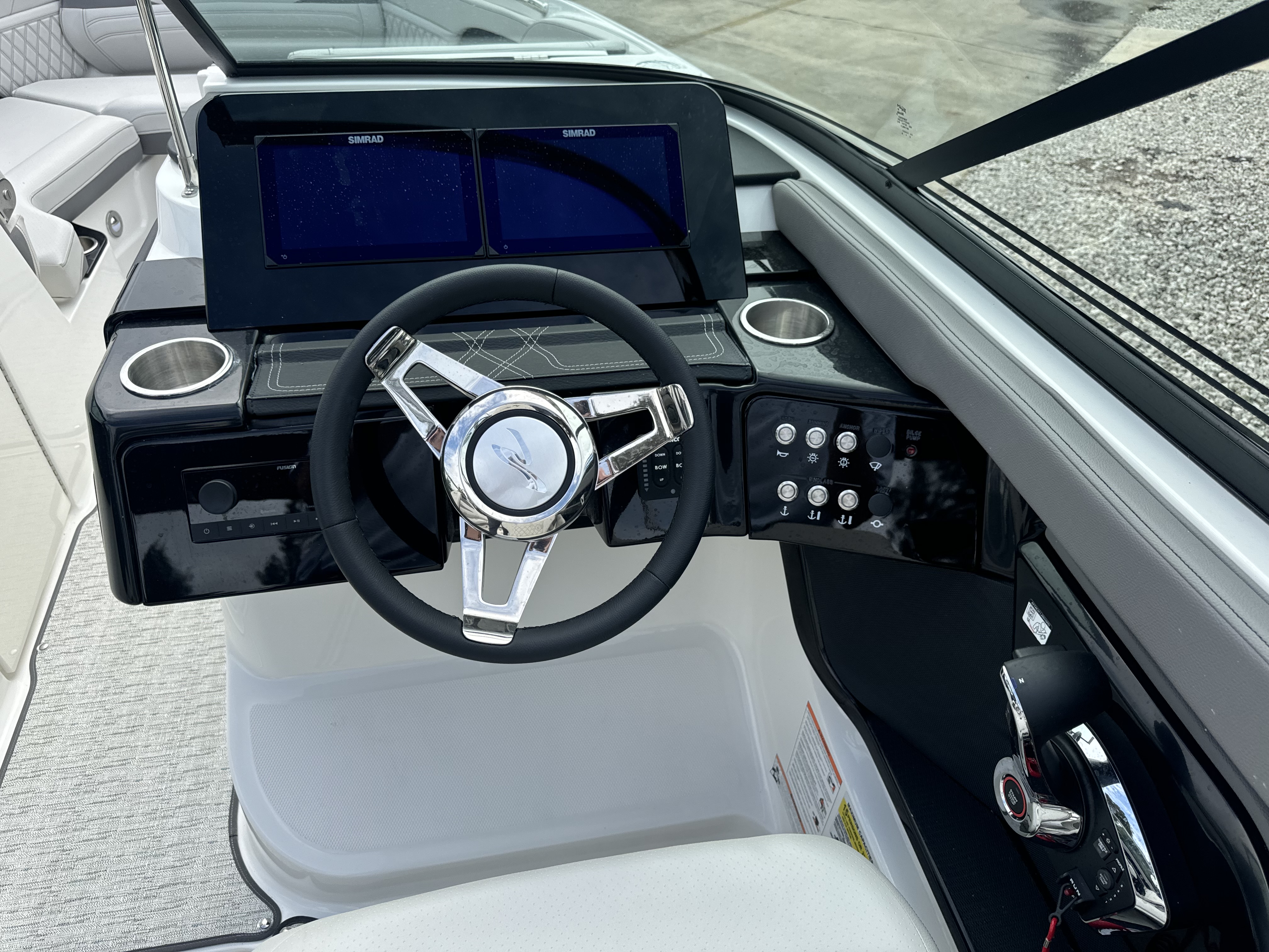 2026 Sea Ray SLX 260 Outboard Image Thumbnail #12