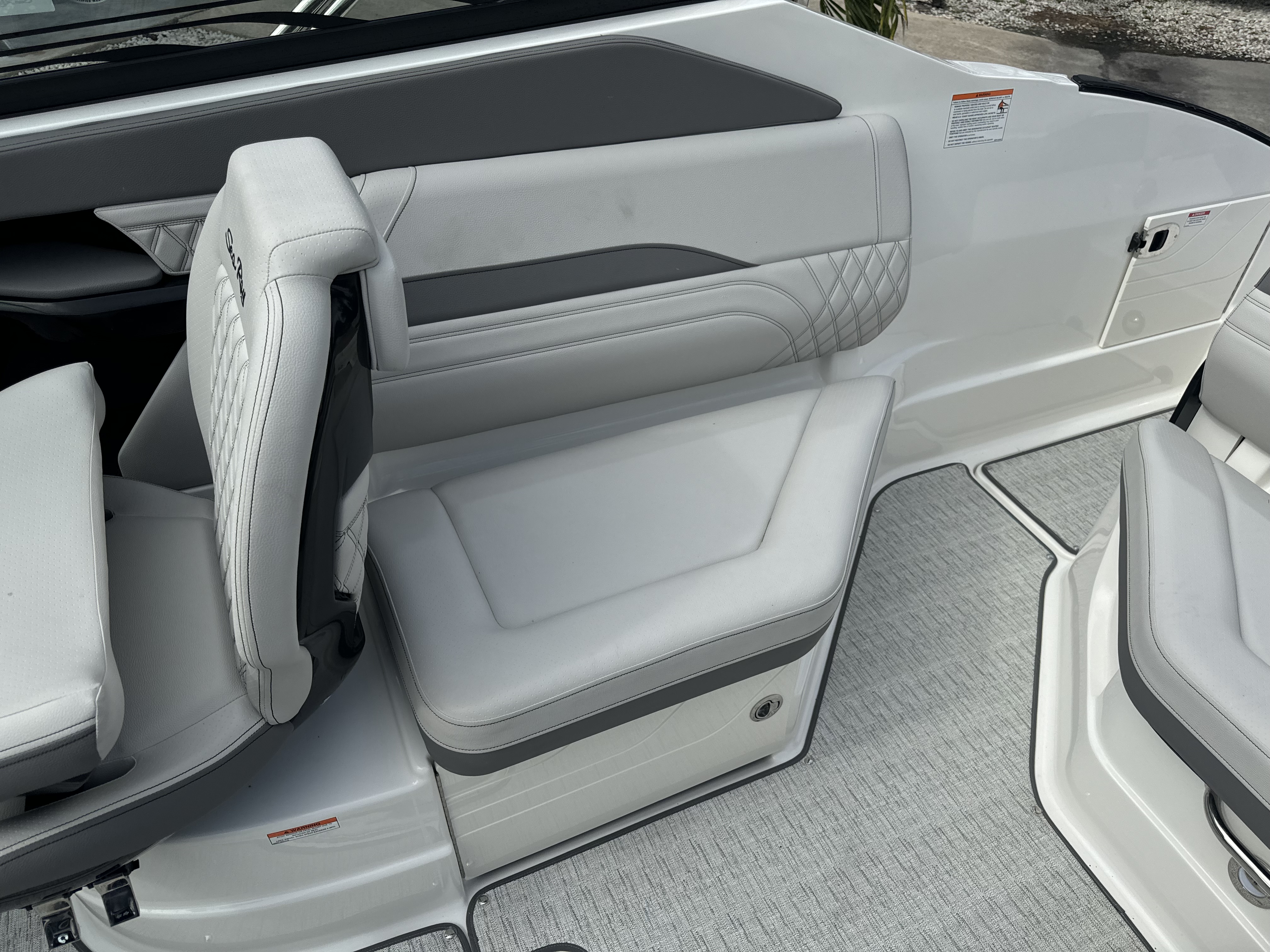 2026 Sea Ray SLX 260 Outboard Image Thumbnail #8