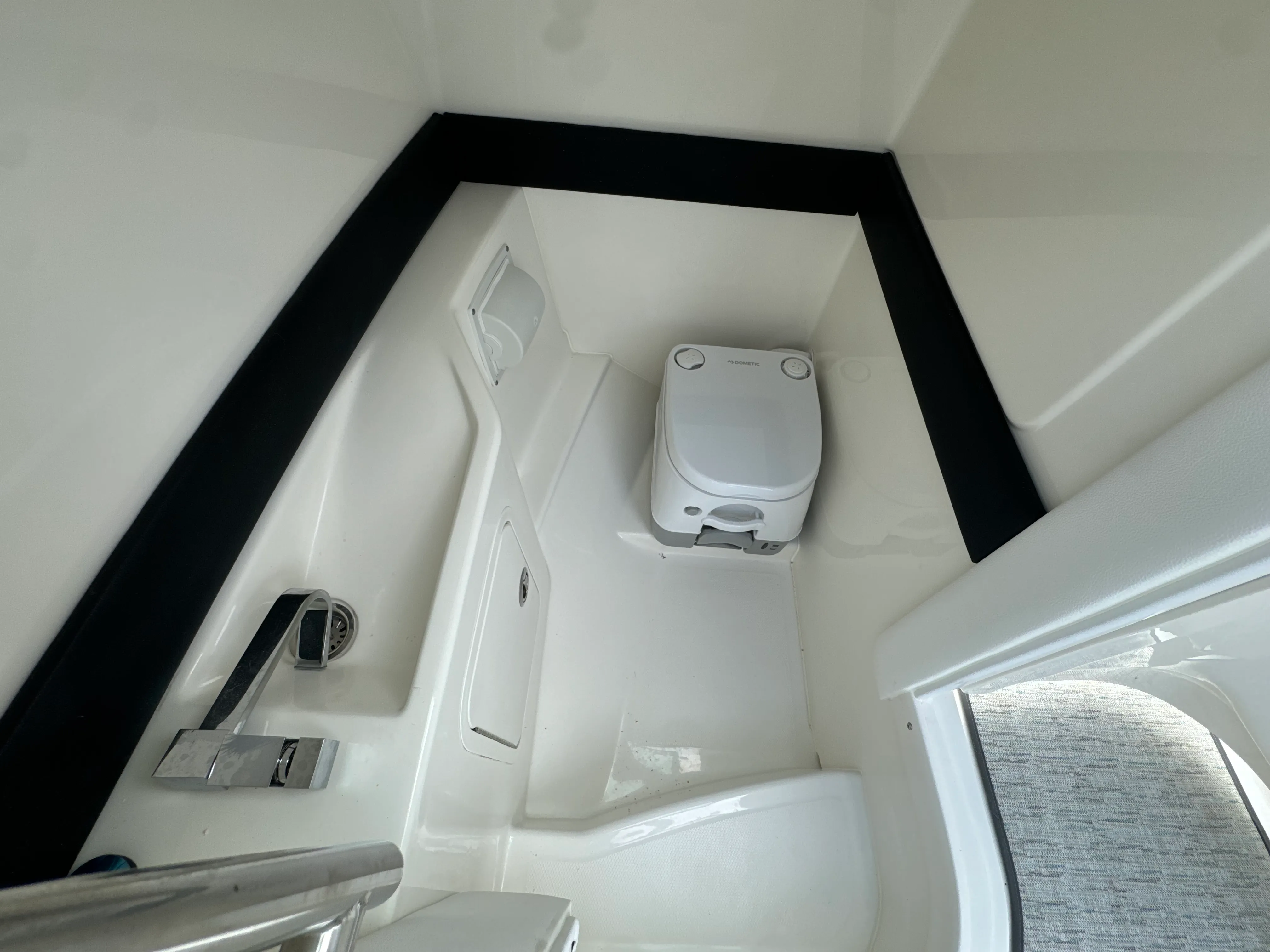 2026 Sea Ray SLX 260 Outboard Image Thumbnail #11