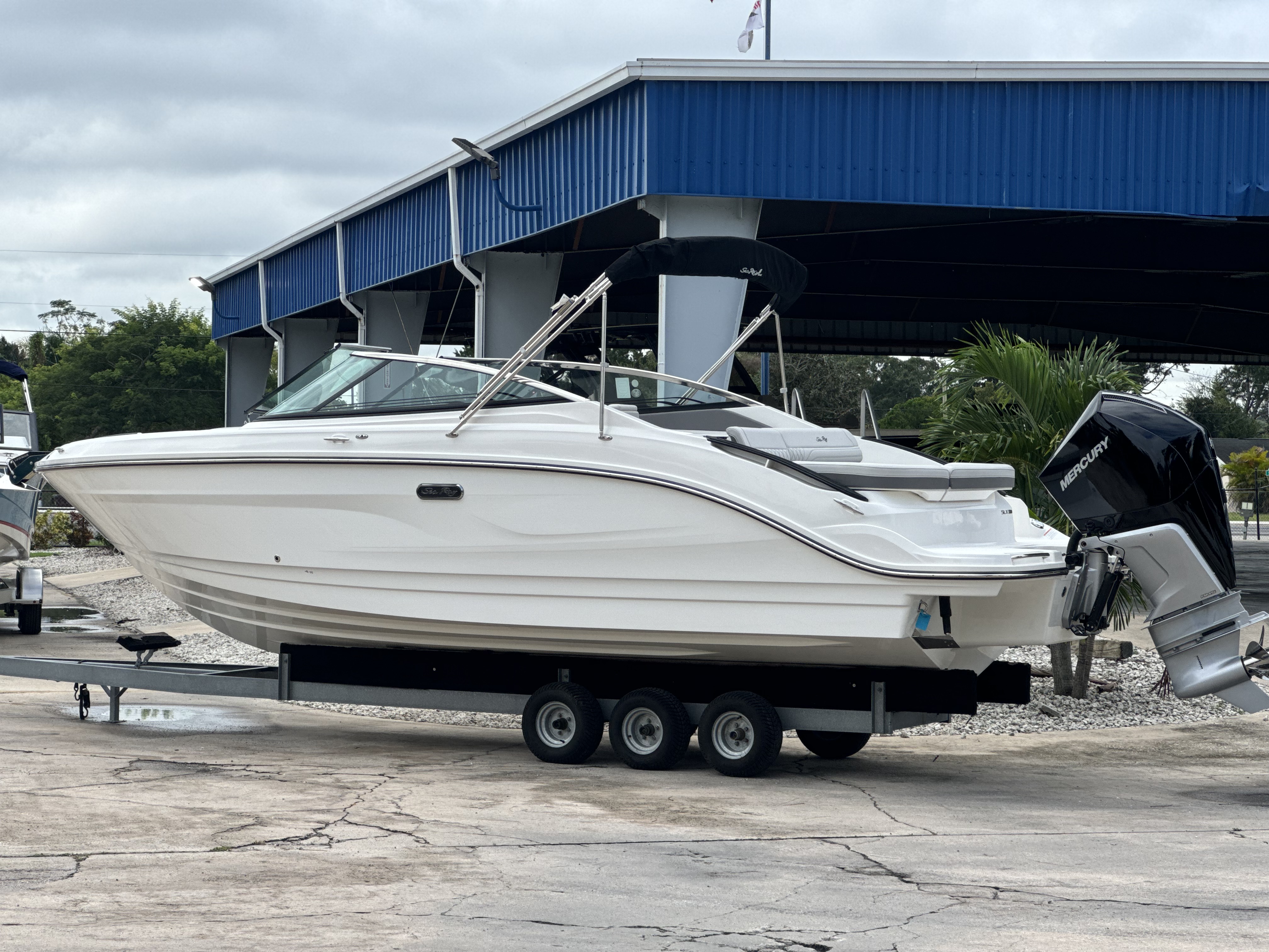 2026 Sea Ray SLX 260 Outboard Image Thumbnail #2