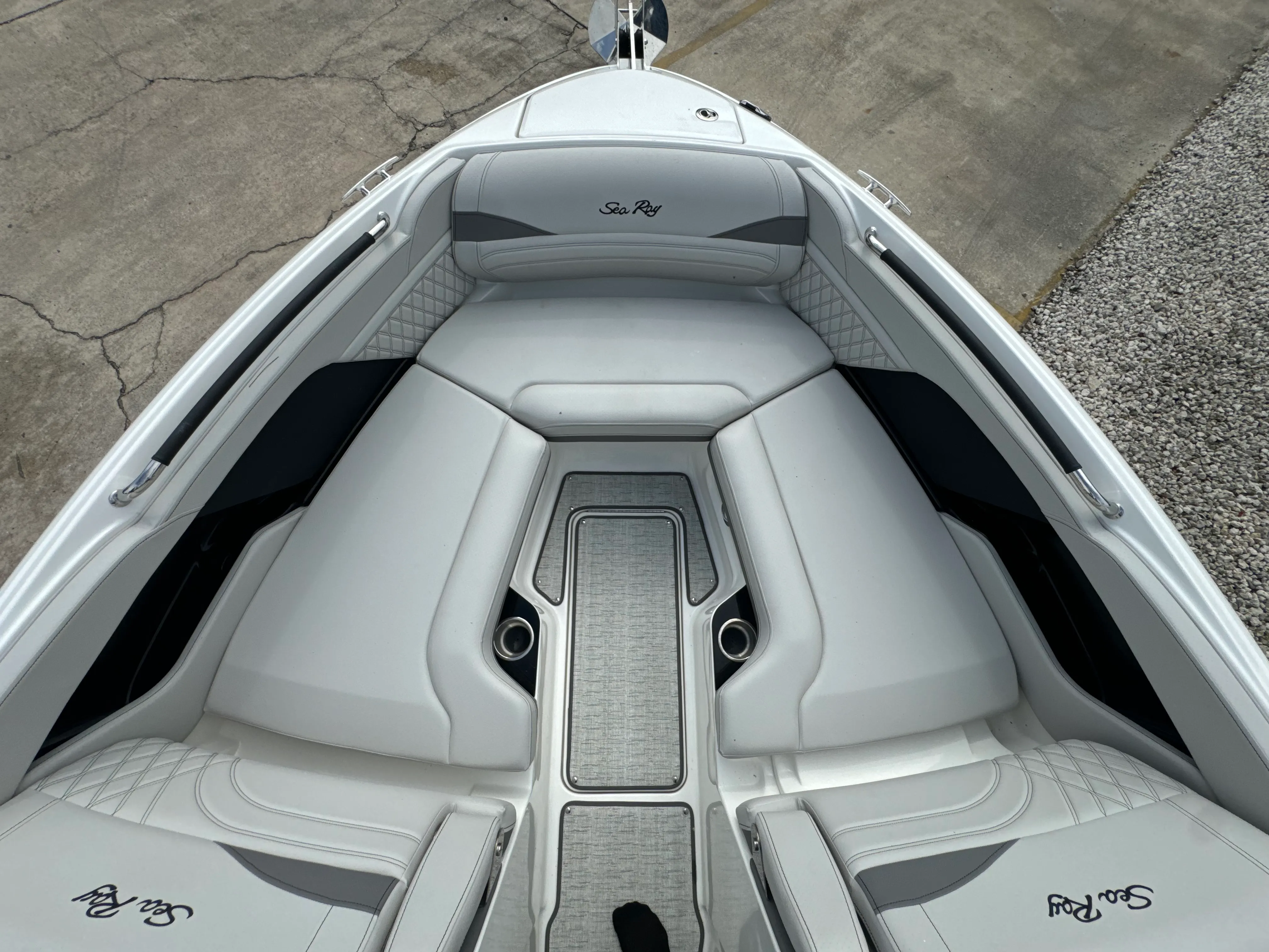 2026 Sea Ray SLX 260 Outboard Image Thumbnail #17