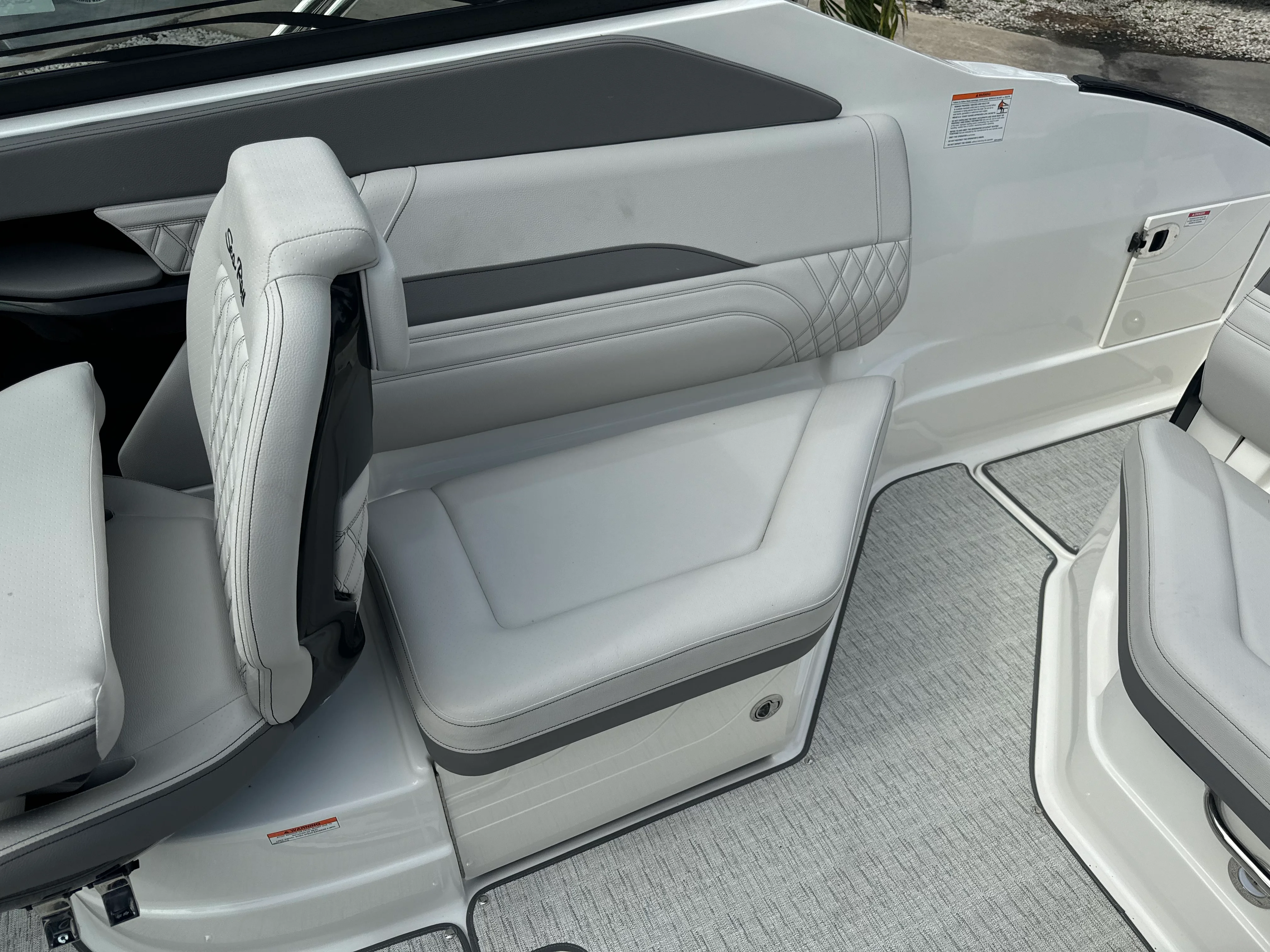 2026 Sea Ray SLX 260 Outboard Image Thumbnail #8