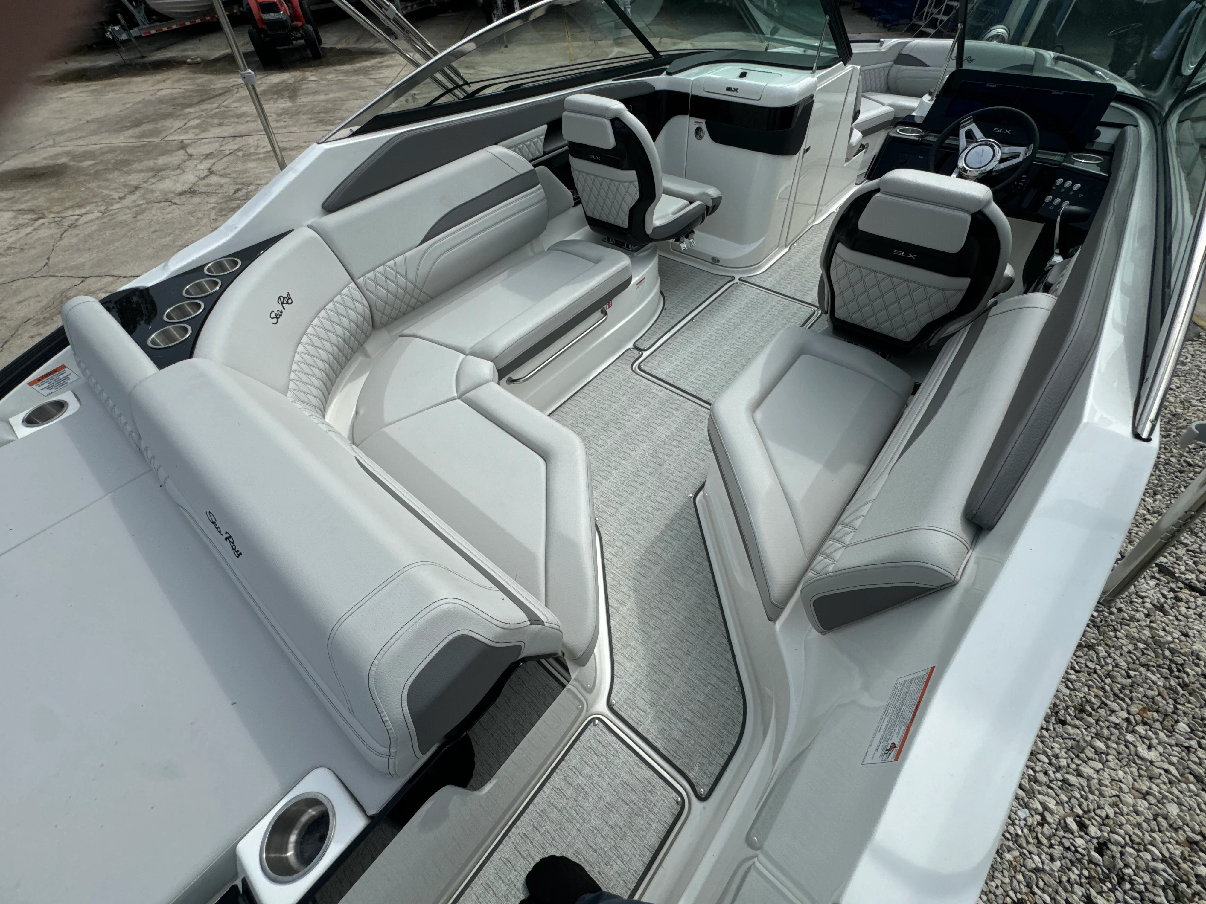 2026 Sea Ray SLX 260 Outboard Image Thumbnail #6