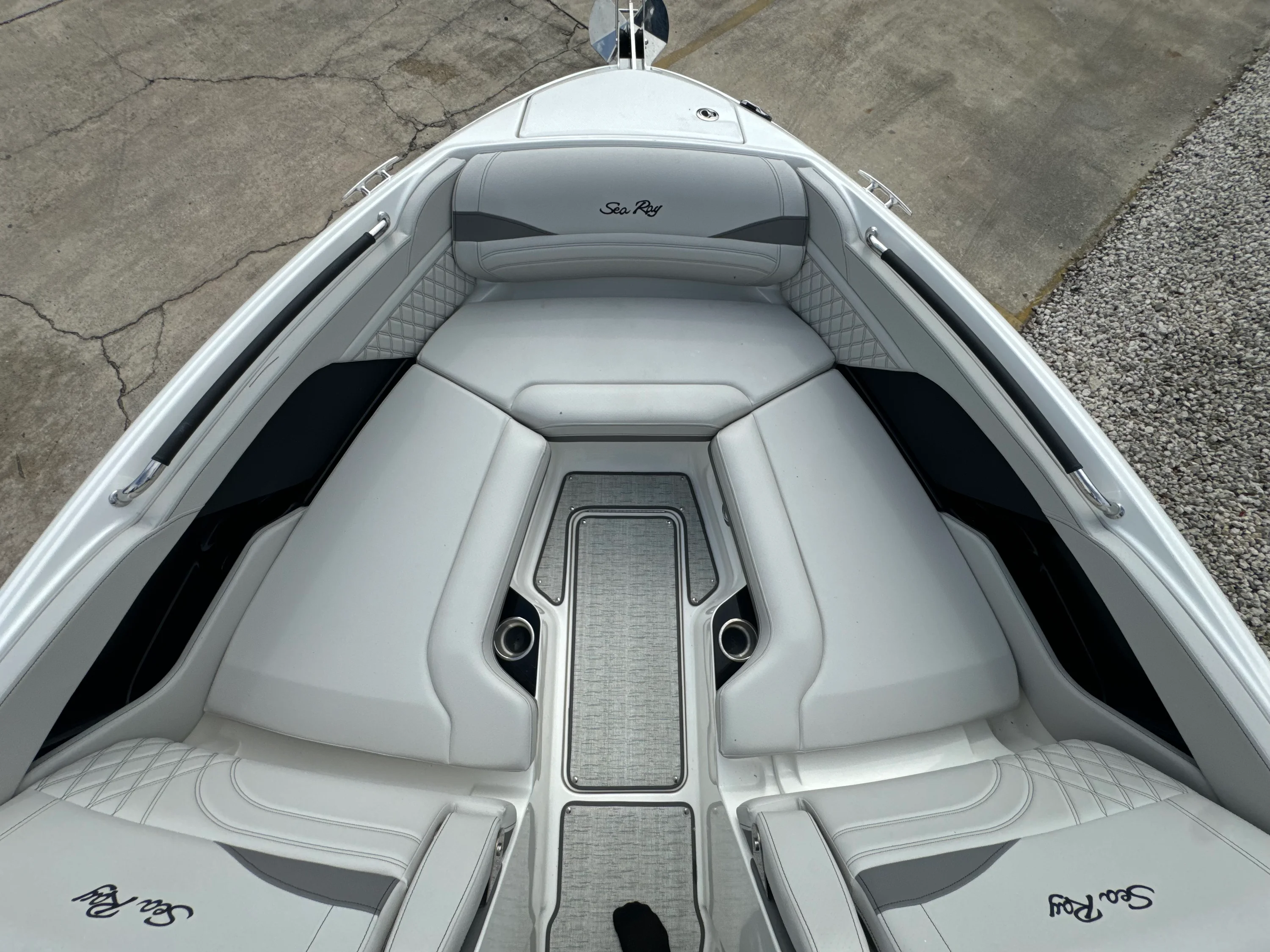 2026 Sea Ray SLX 260 Outboard Image Thumbnail #17