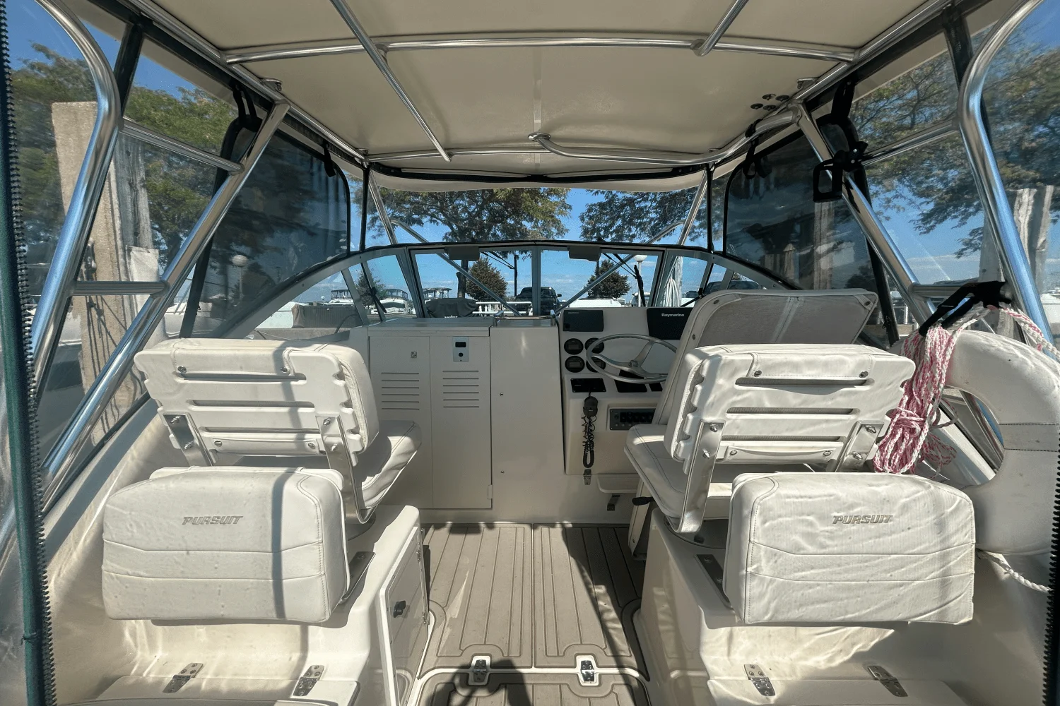 2001 Pursuit 2870 WA Image Thumbnail #14