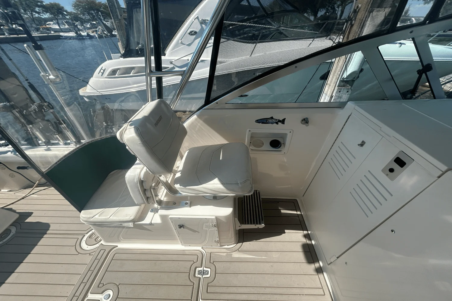 2001 Pursuit 2870 WA Image Thumbnail #16