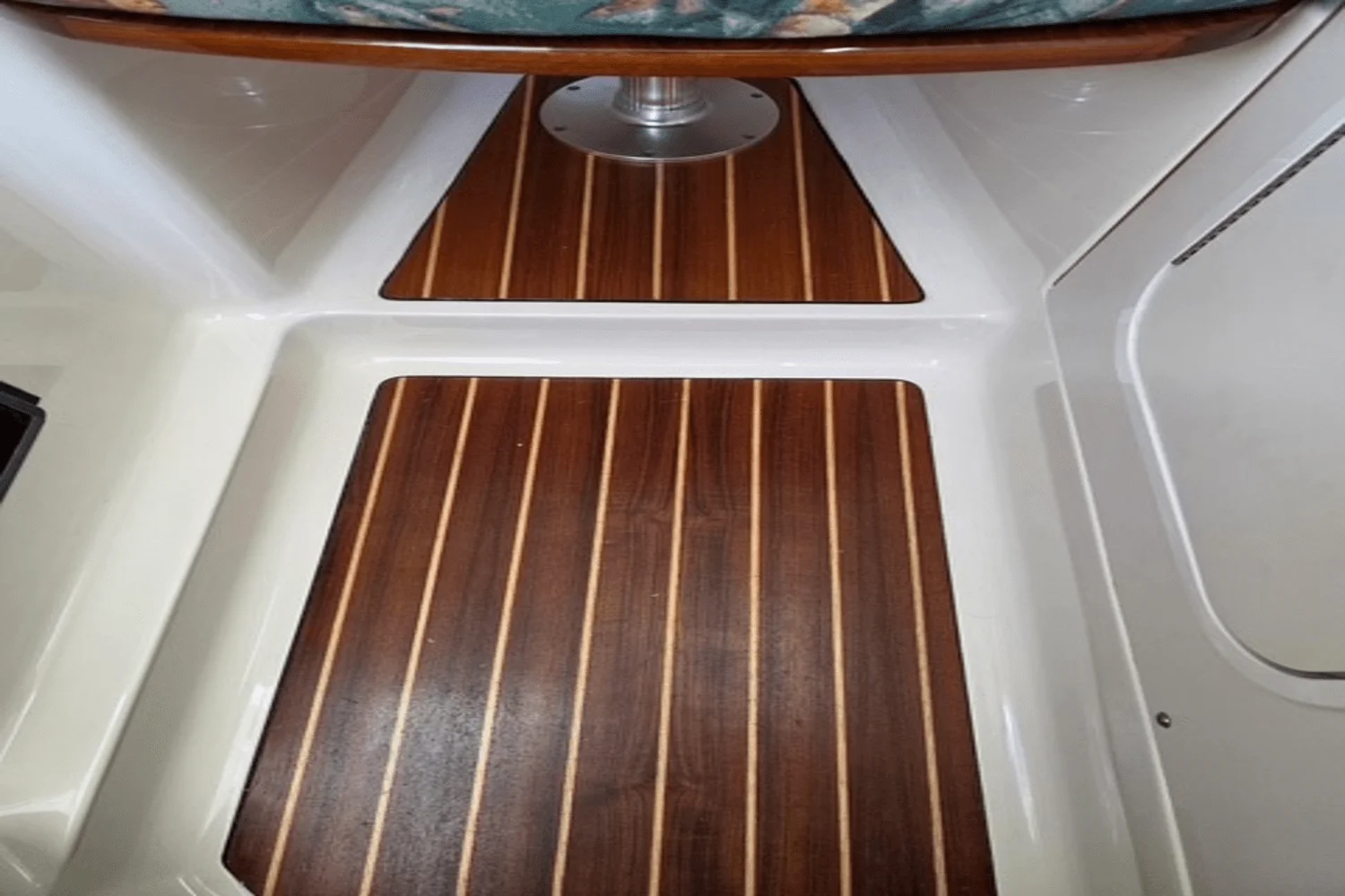 2001 Pursuit 2870 WA Image Thumbnail #34