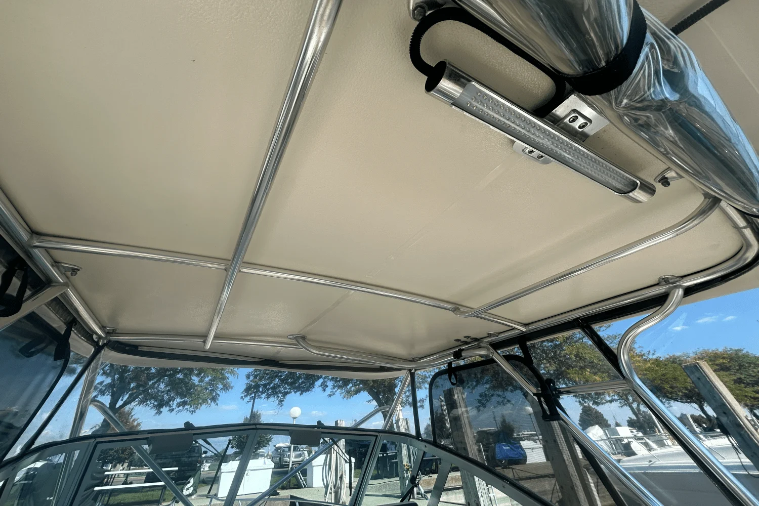 2001 Pursuit 2870 WA Image Thumbnail #25