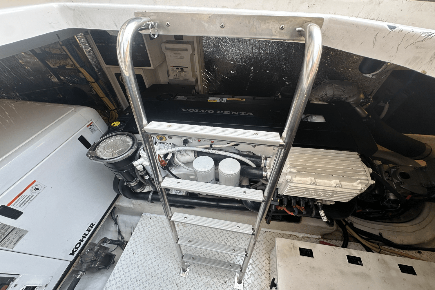 2016 Cruisers Yachts 41 CANTIUS Image Thumbnail #14