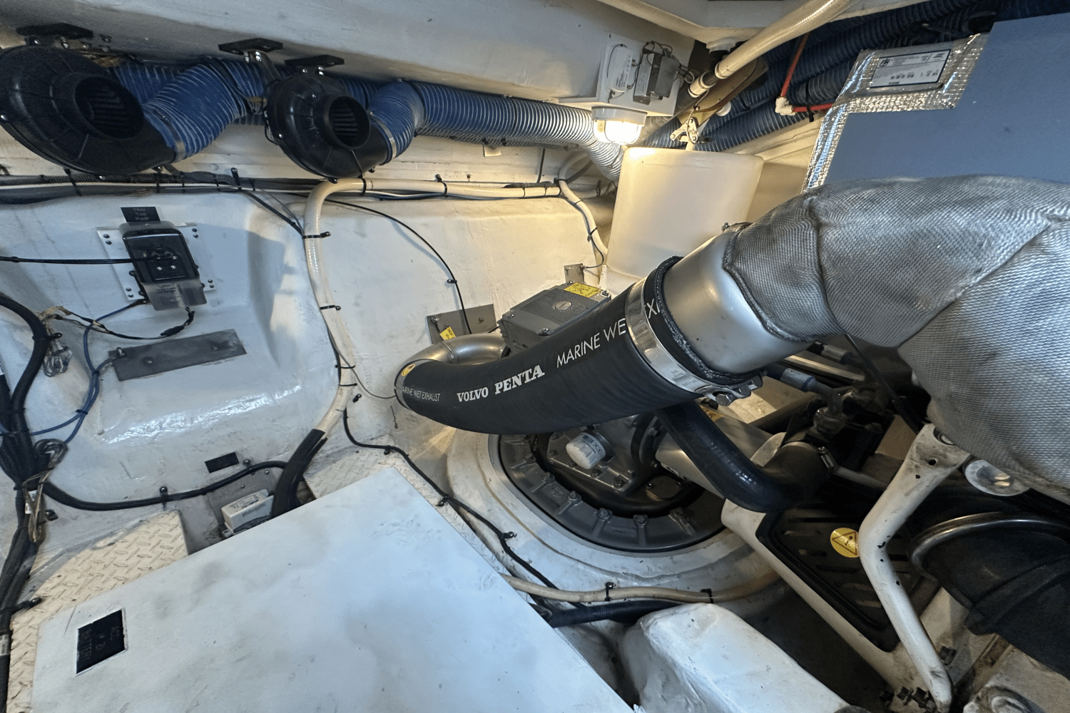 2016 Cruisers Yachts 41 CANTIUS Image Thumbnail #20