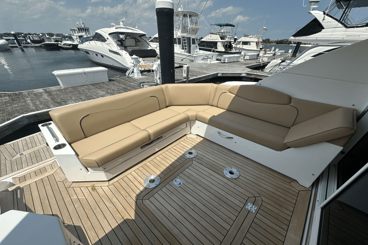 2016 Cruisers Yachts 41 CANTIUS Image Thumbnail #10