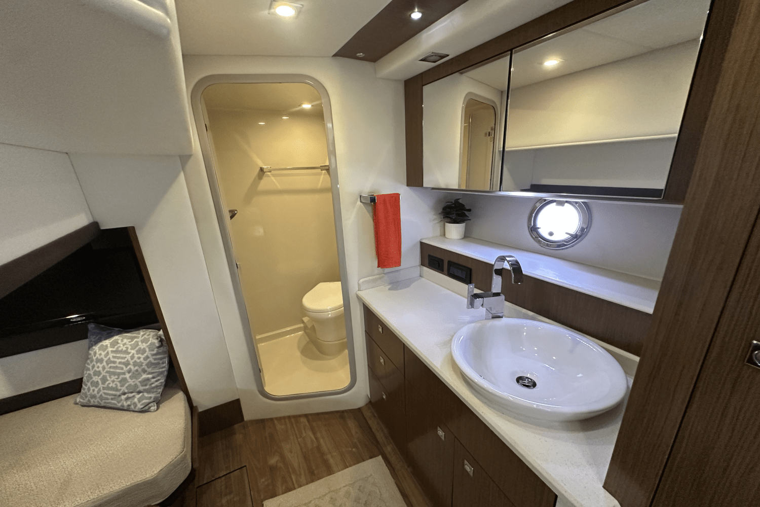 2016 Cruisers Yachts 41 CANTIUS Image Thumbnail #47