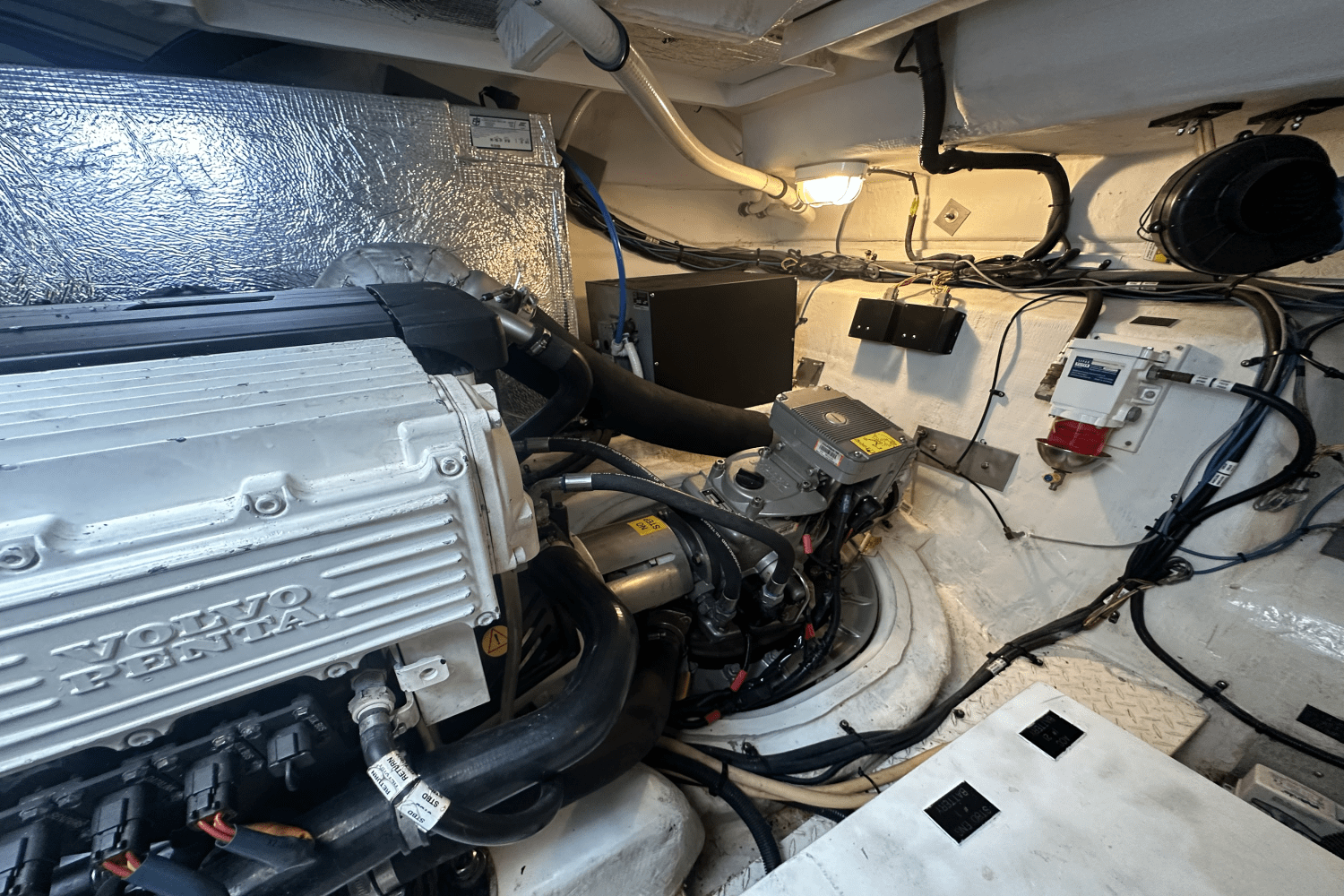 2016 Cruisers Yachts 41 CANTIUS Image Thumbnail #19