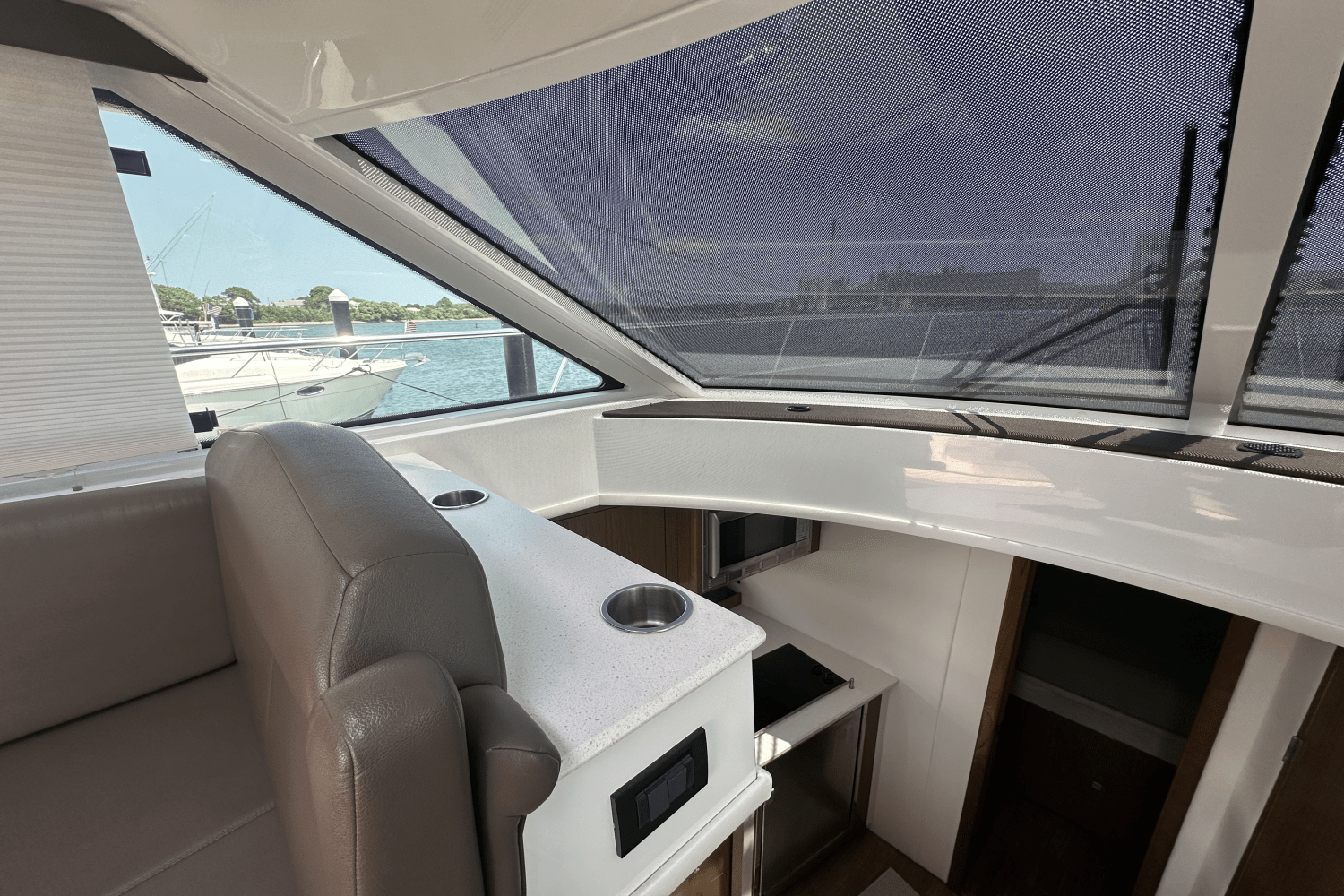2016 Cruisers Yachts 41 CANTIUS Image Thumbnail #35