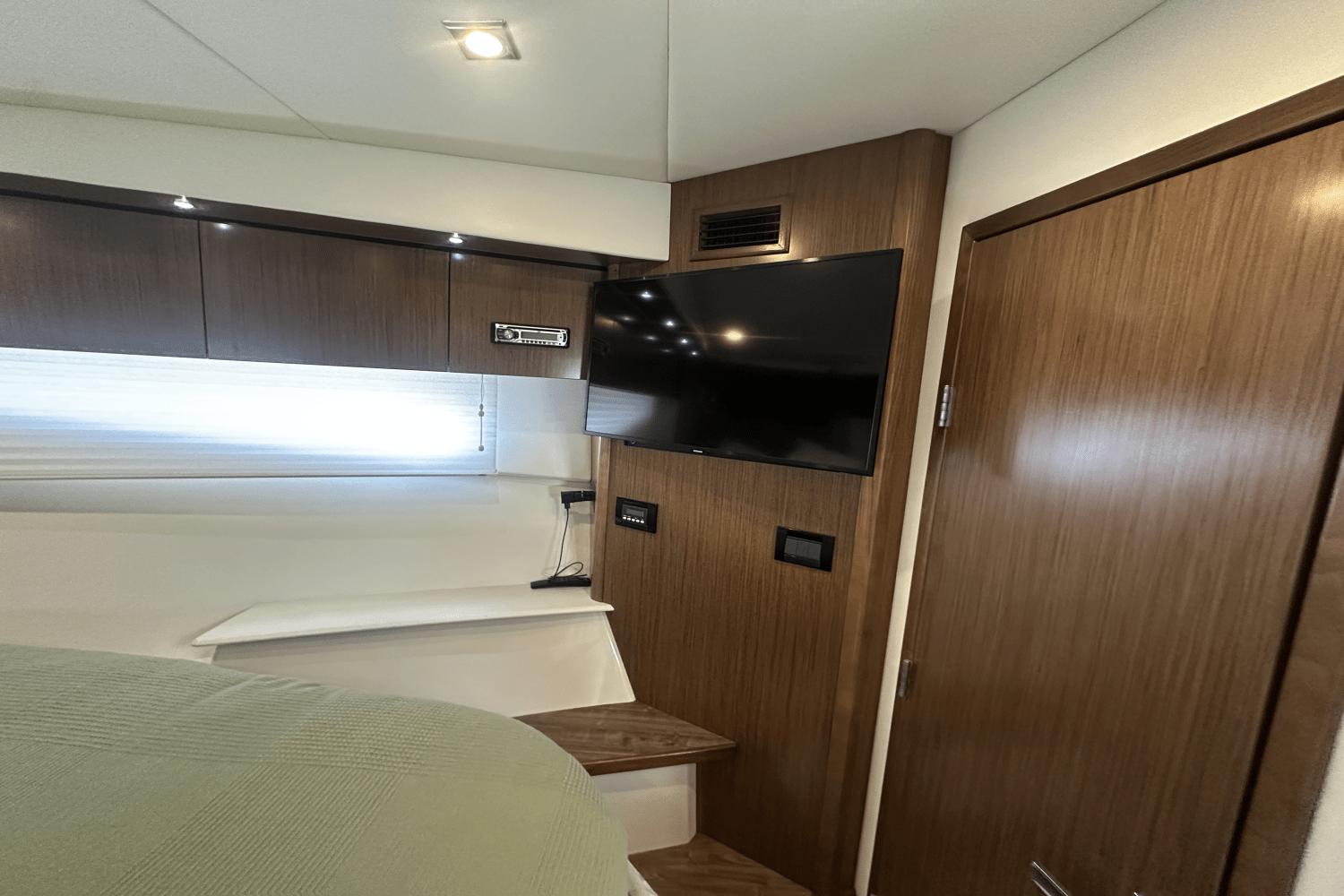 2016 Cruisers Yachts 41 CANTIUS Image Thumbnail #37