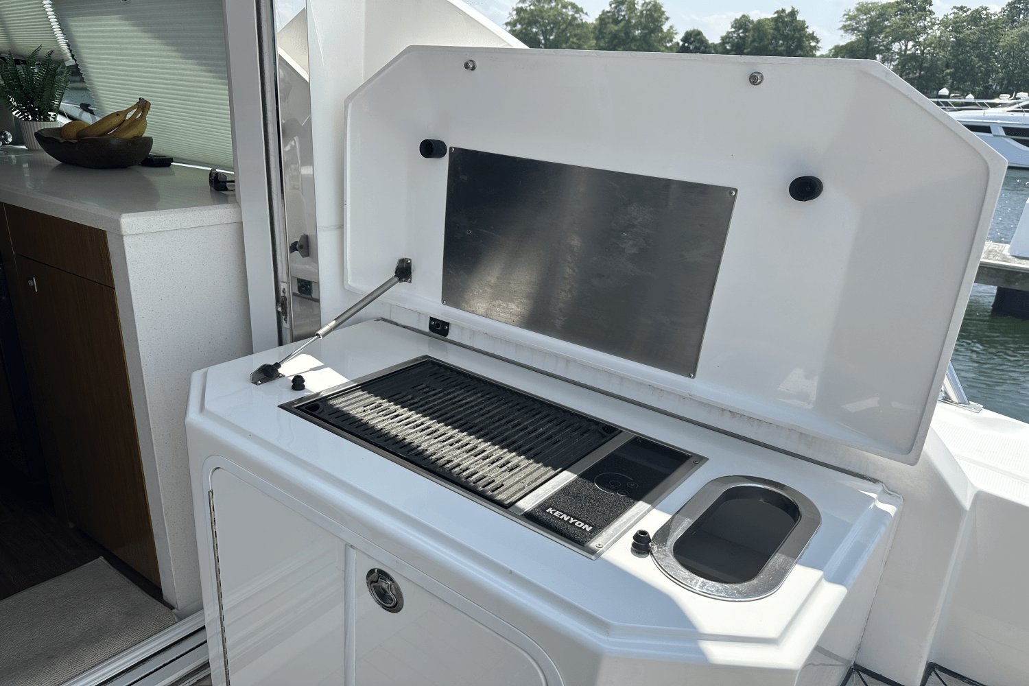 2016 Cruisers Yachts 41 CANTIUS Image Thumbnail #13