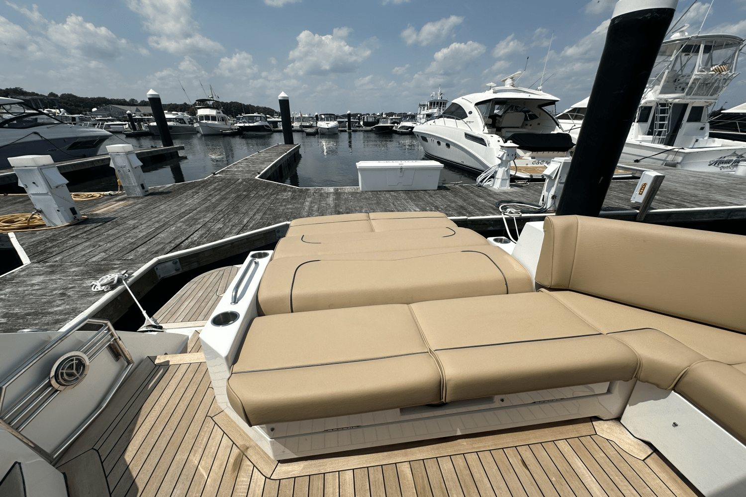 2016 Cruisers Yachts 41 CANTIUS Image Thumbnail #9