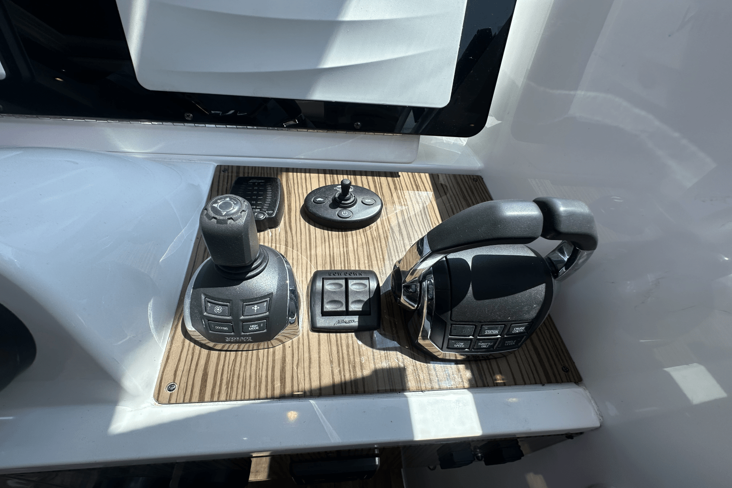 2016 Cruisers Yachts 41 CANTIUS Image Thumbnail #33