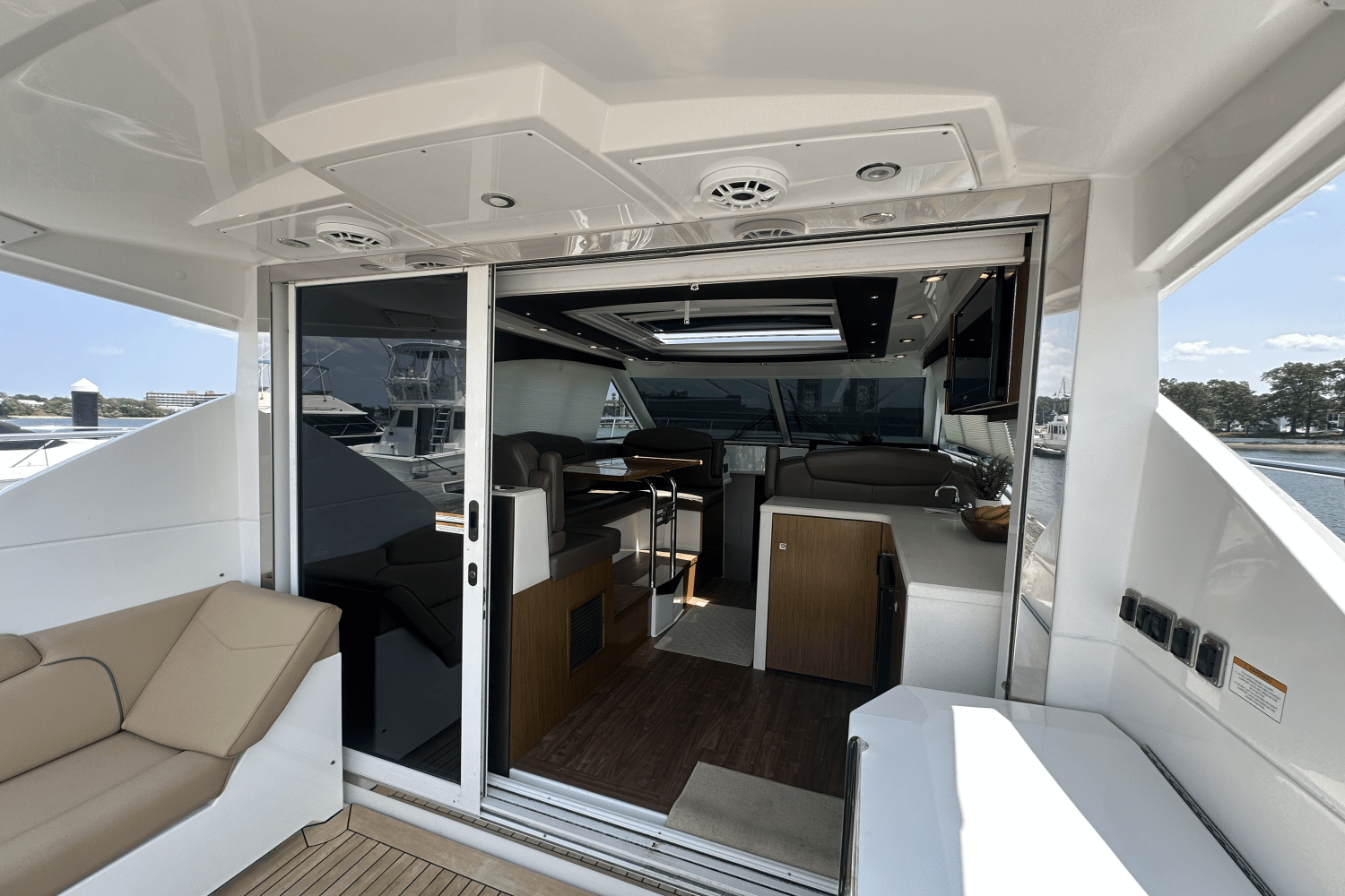 2016 Cruisers Yachts 41 CANTIUS Image Thumbnail #22