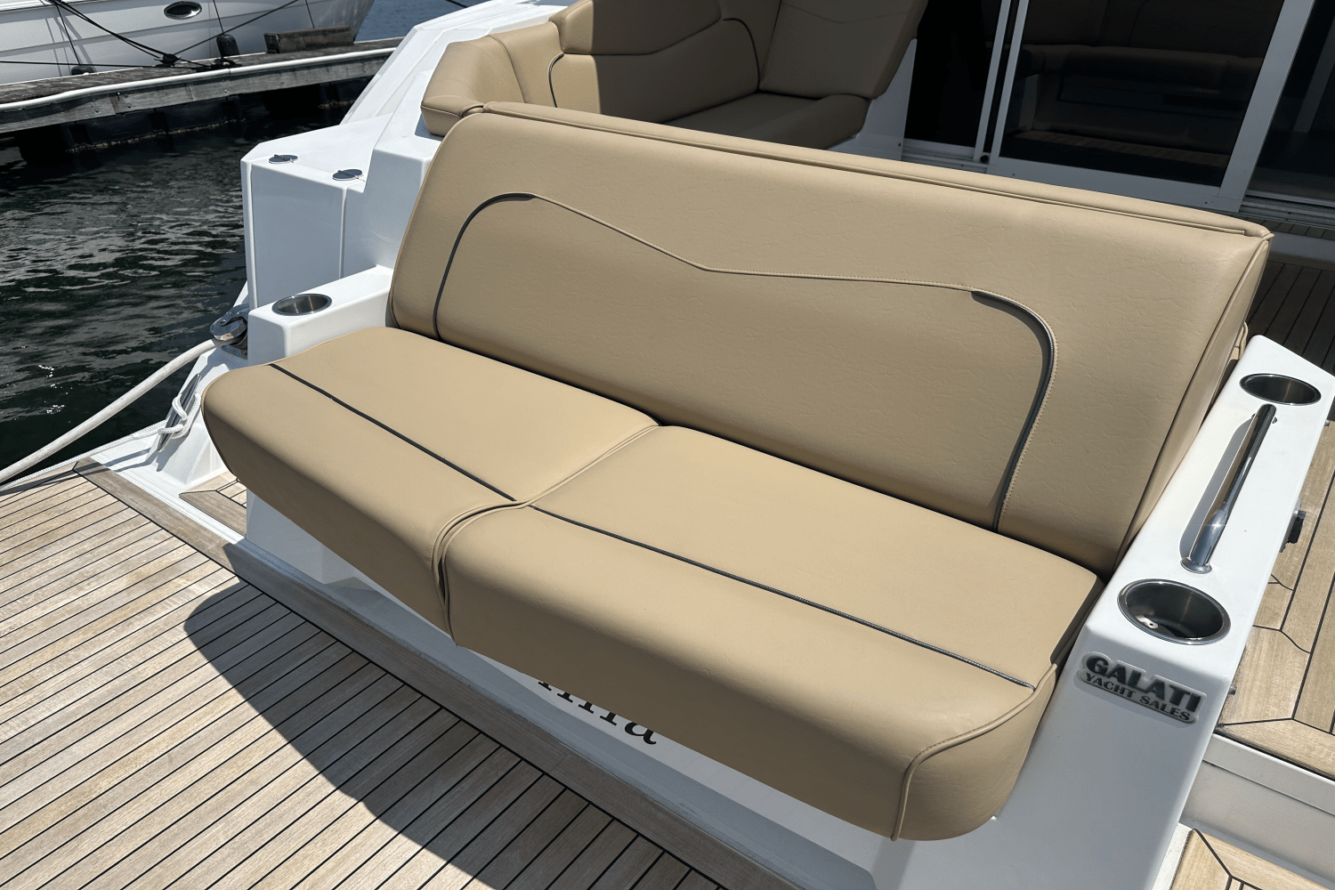 2016 Cruisers Yachts 41 CANTIUS Image Thumbnail #8