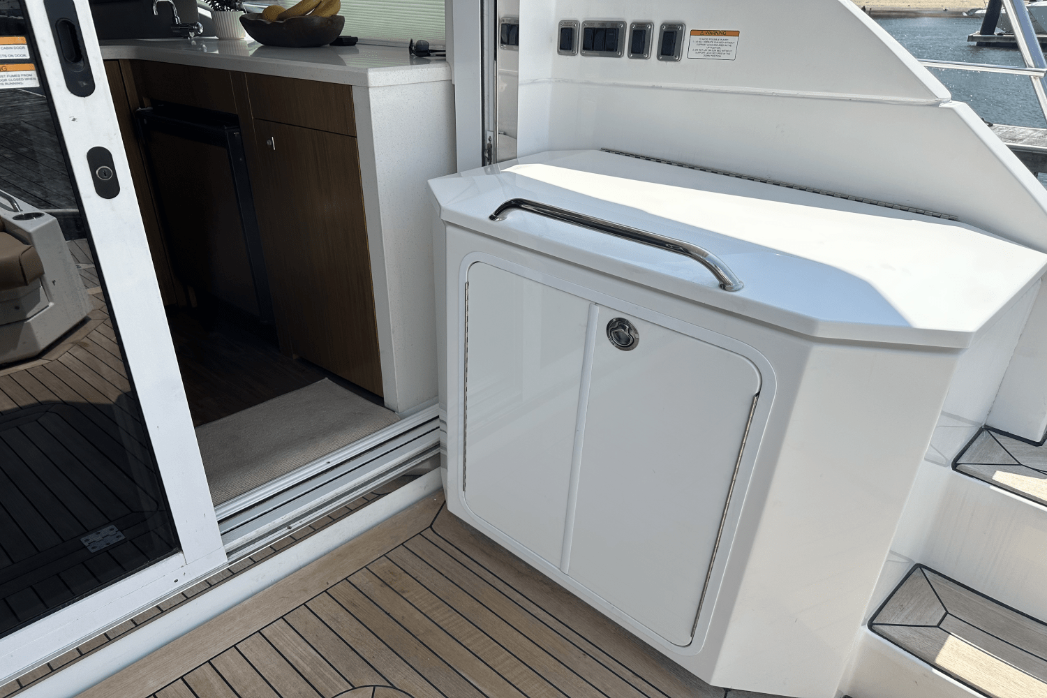 2016 Cruisers Yachts 41 CANTIUS Image Thumbnail #12