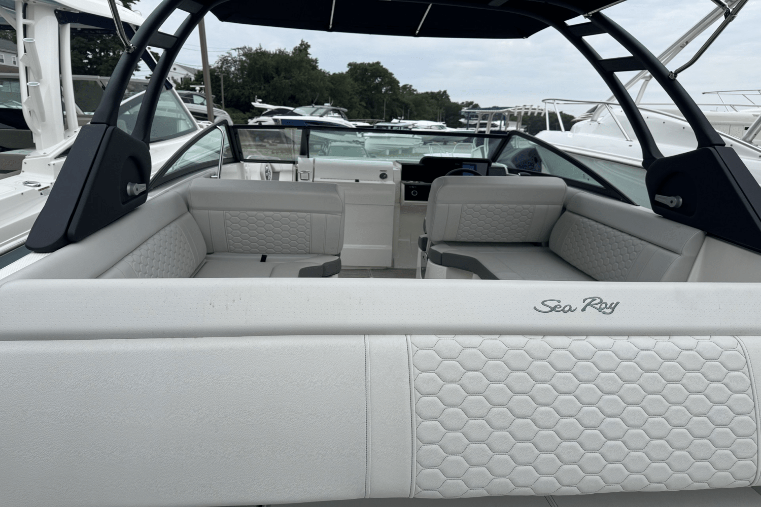 2024 Sea Ray SDX 250 OUTBOARD Image Thumbnail #11