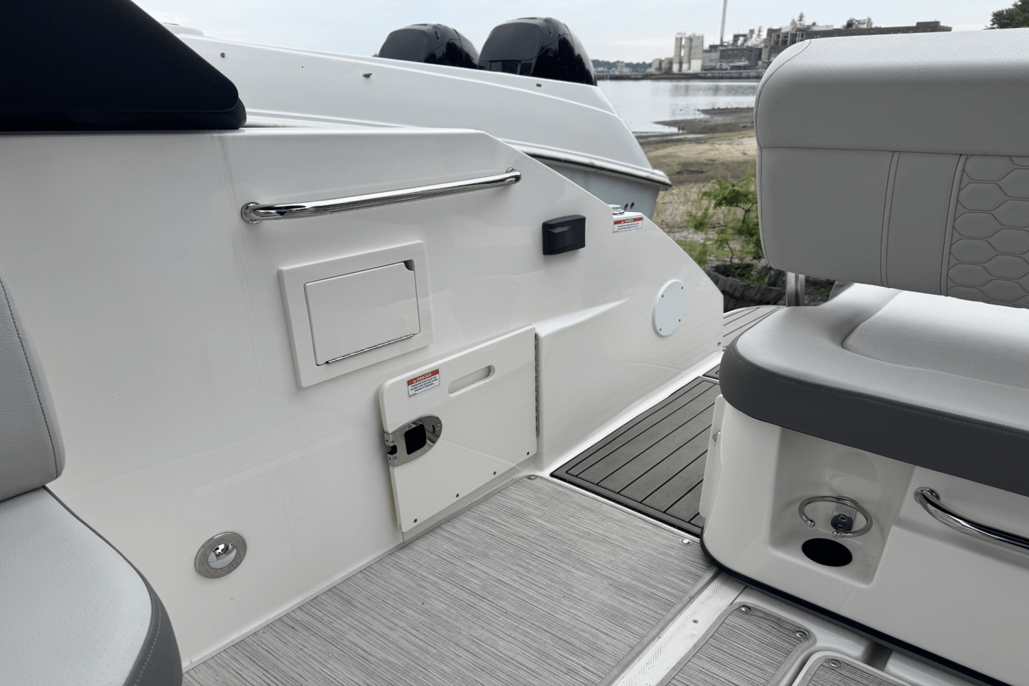 2024 Sea Ray SDX 250 OUTBOARD Image Thumbnail #6