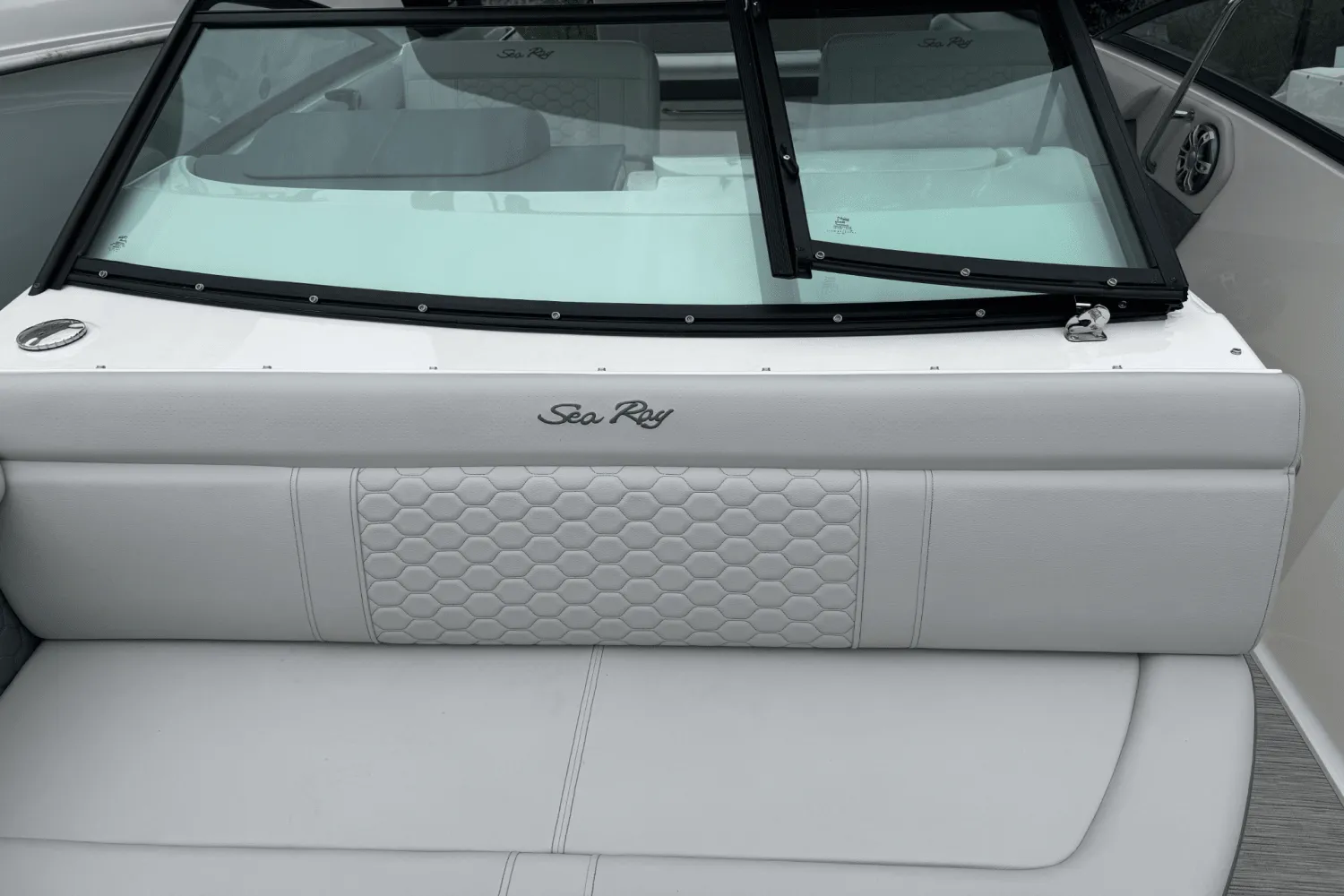 2024 Sea Ray SDX 250 OUTBOARD Image Thumbnail #12