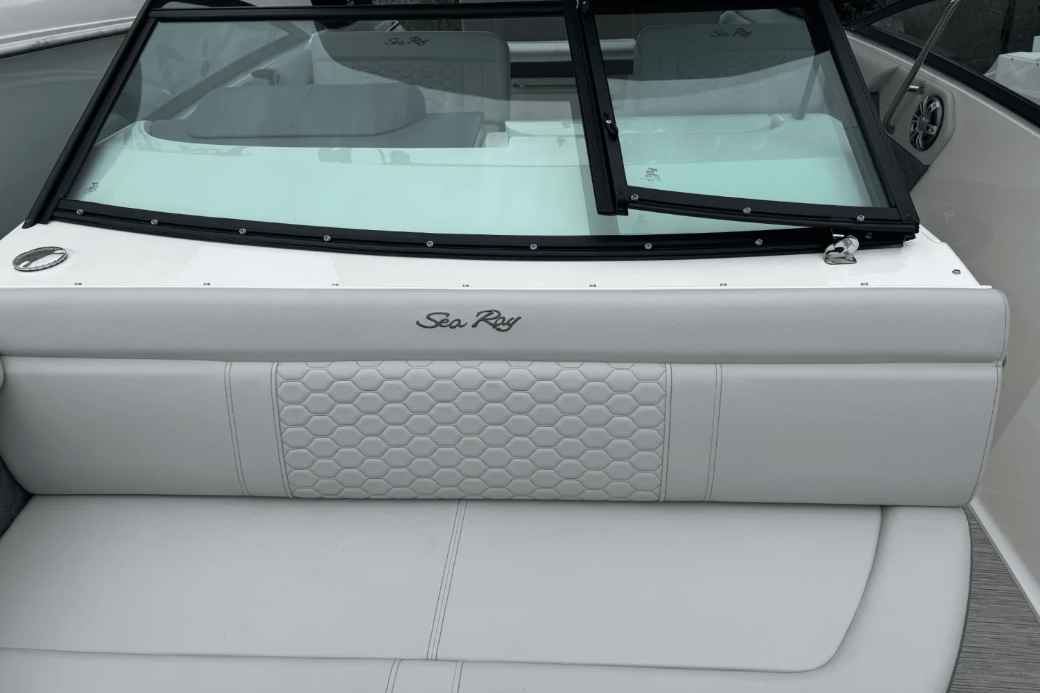 2024 Sea Ray SDX 250 OUTBOARD Image Thumbnail #12