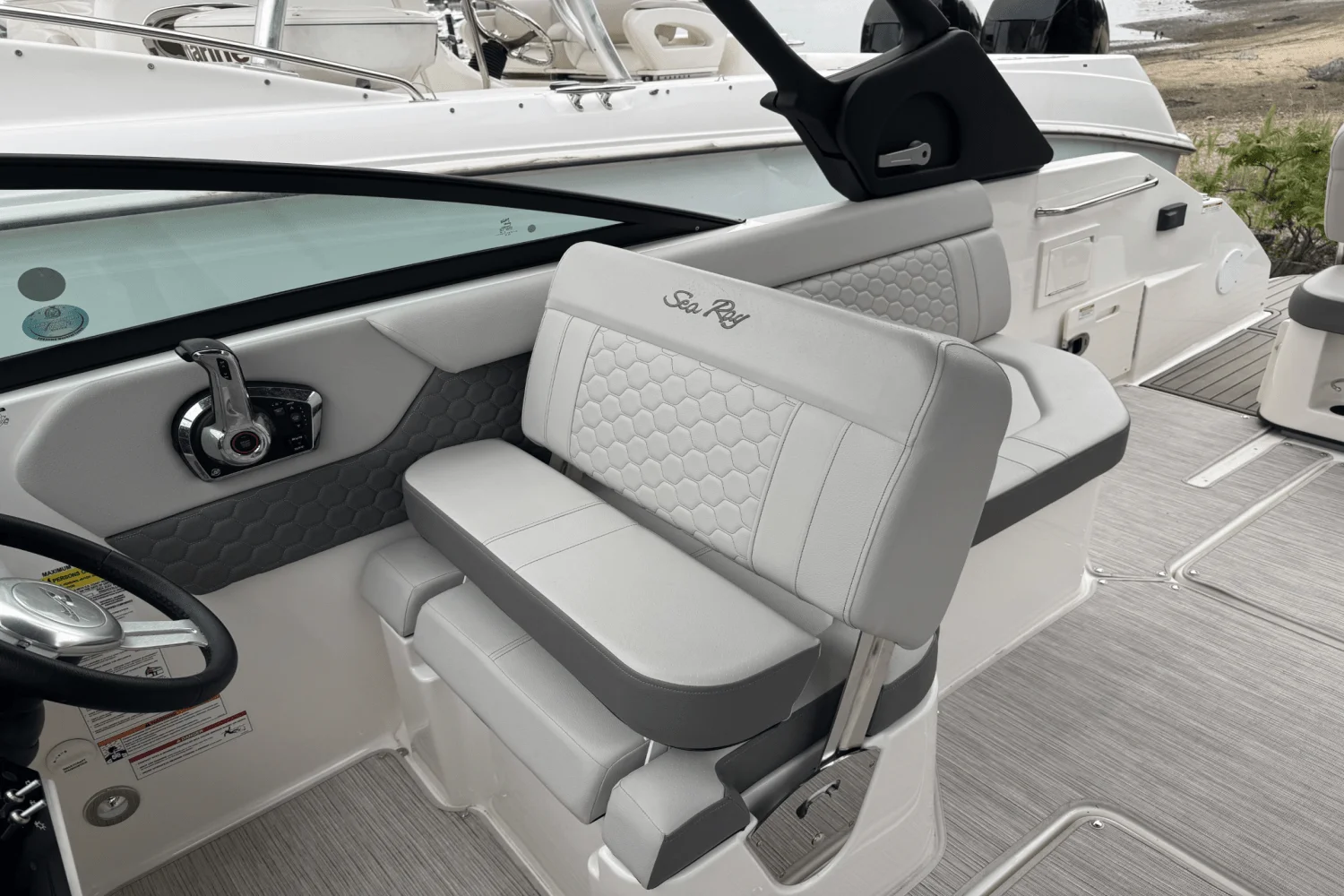 2024 Sea Ray SDX 250 OUTBOARD Image Thumbnail #8