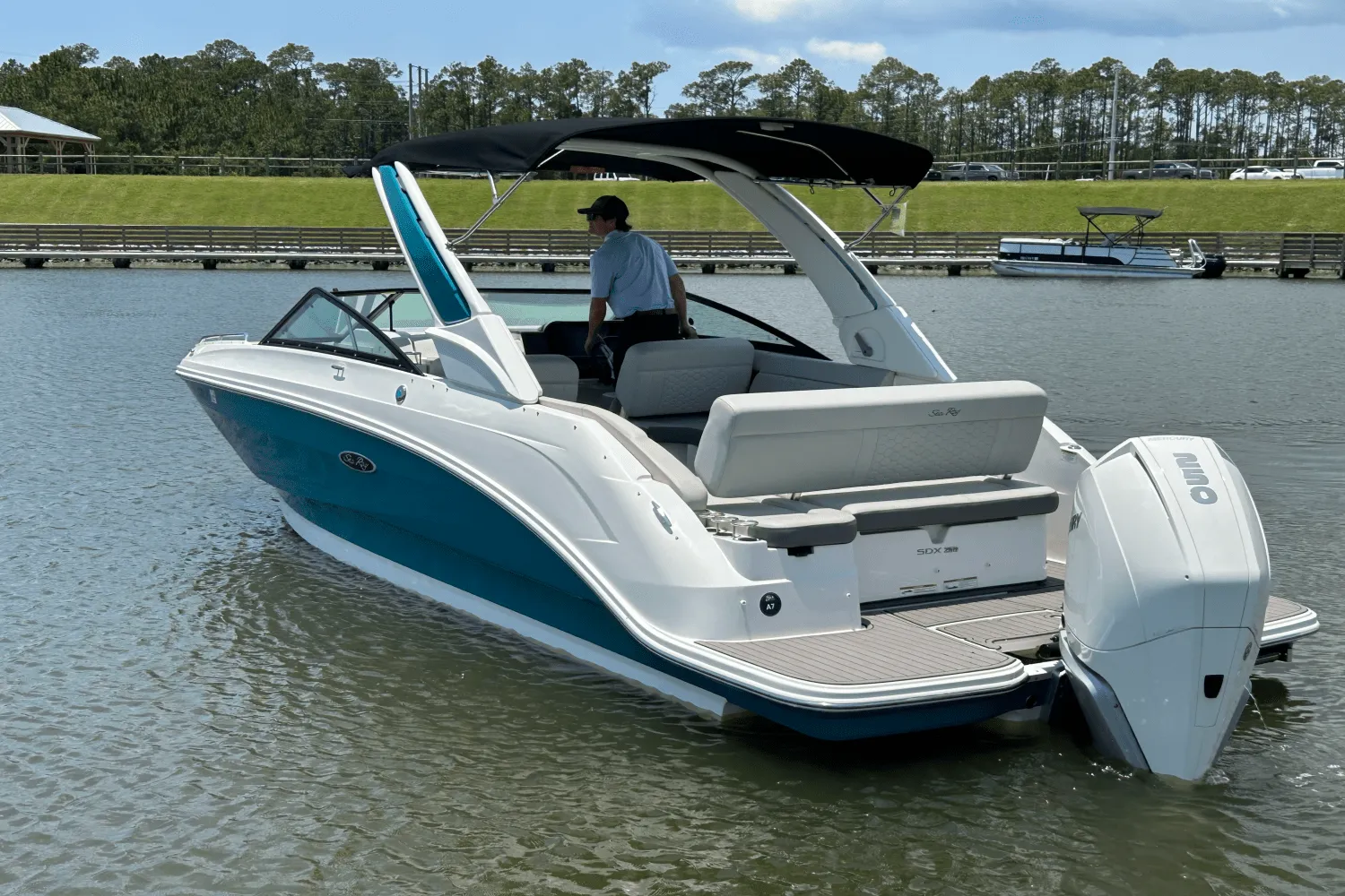 2023 Sea Ray 250 SDX-OB Image Thumbnail #2