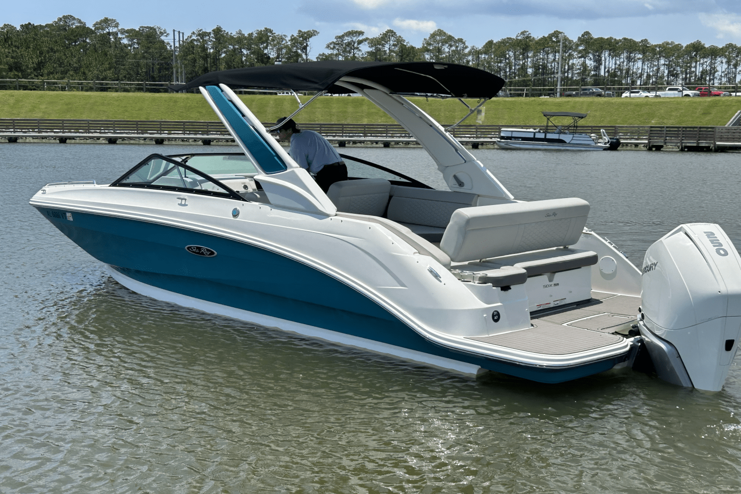2023 Sea Ray 250 SDX-OB Image Thumbnail #3