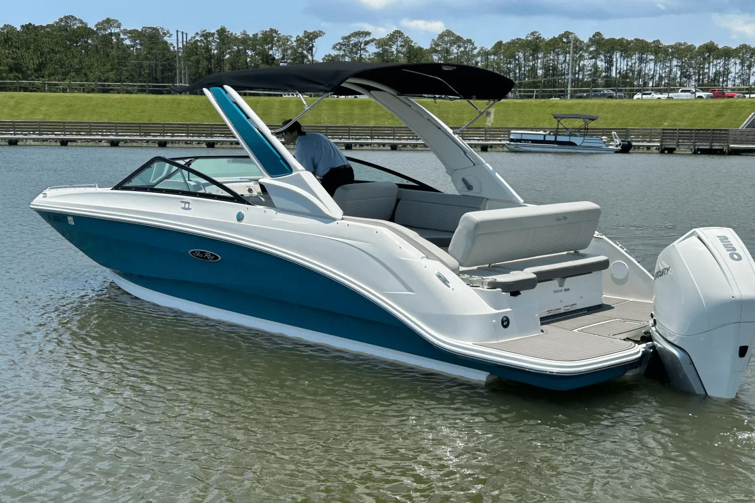 2023 Sea Ray 250 SDX-OB Image Thumbnail #4
