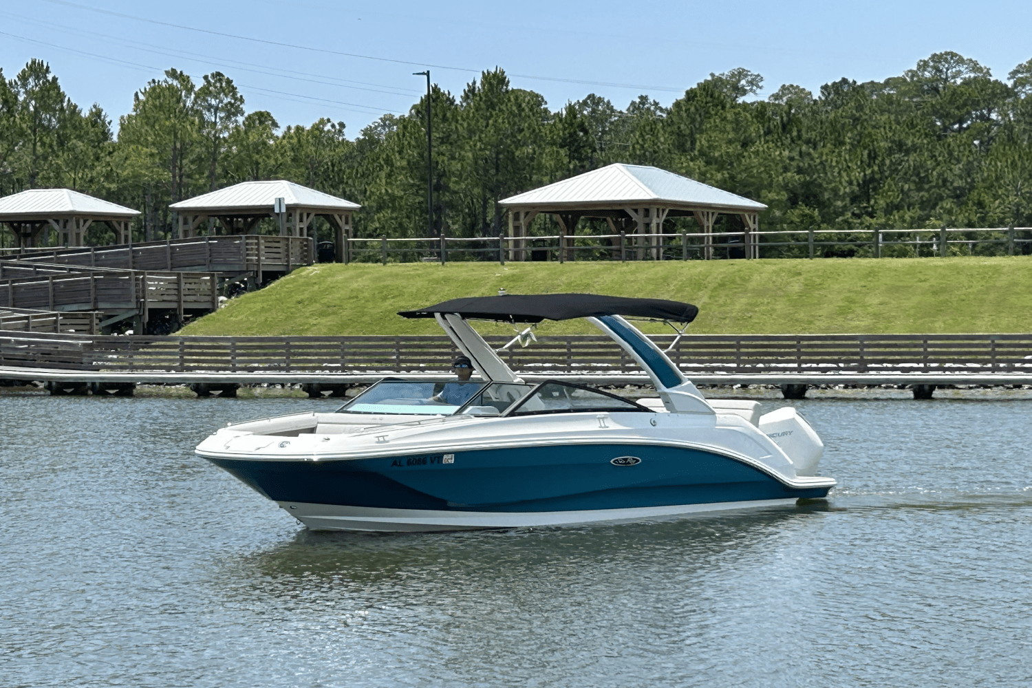 2023 Sea Ray 250 SDX-OB Image Thumbnail #0