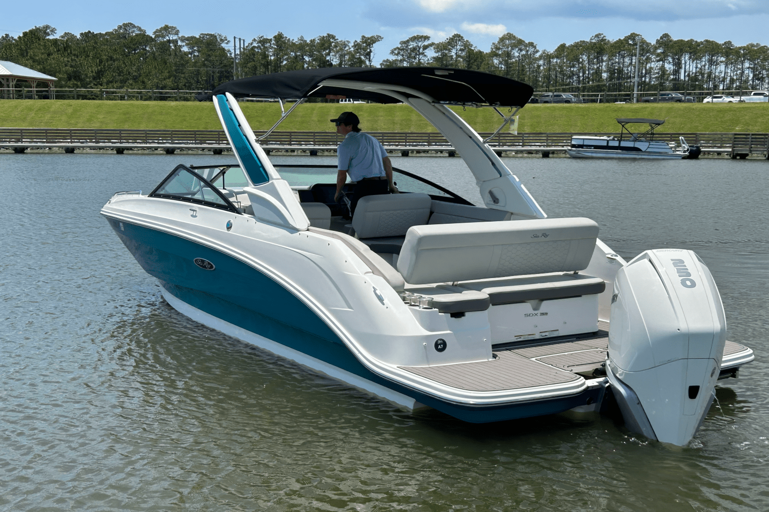 2023 Sea Ray 250 SDX-OB Image Thumbnail #2
