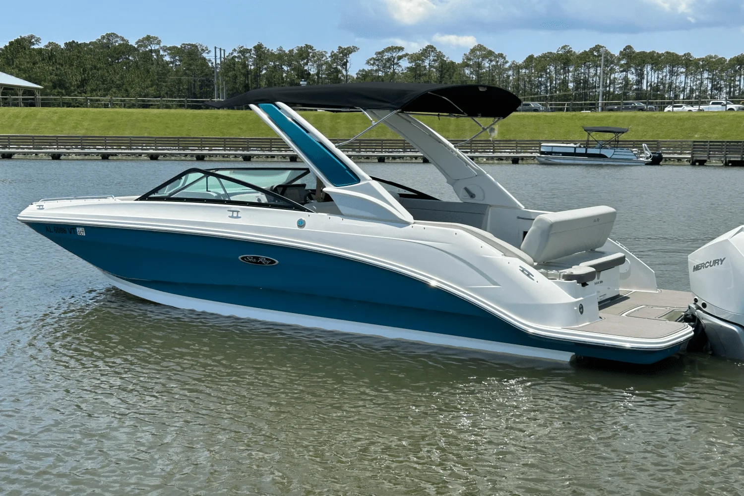 2023 Sea Ray 250 SDX-OB Image Thumbnail #6