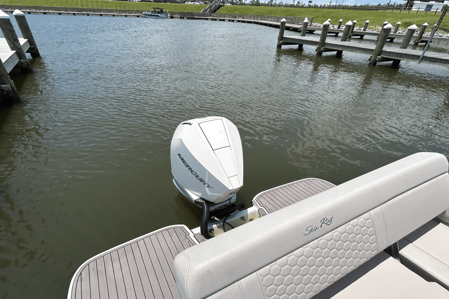 2023 Sea Ray 250 SDX-OB Image Thumbnail #24