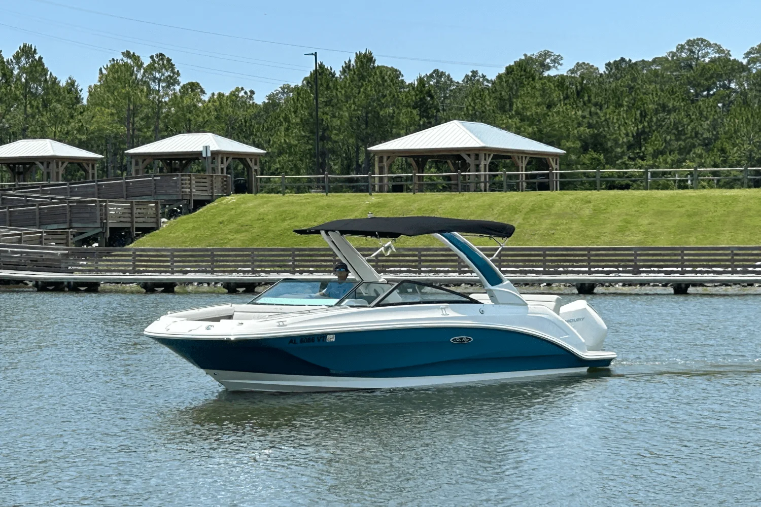 2023 Sea Ray 250 SDX-OB Image Thumbnail #1