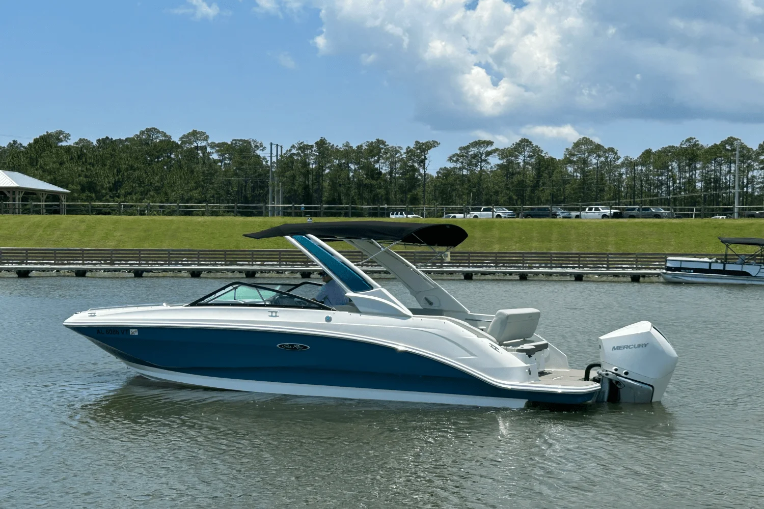 2023 Sea Ray 250 SDX-OB Image Thumbnail #3