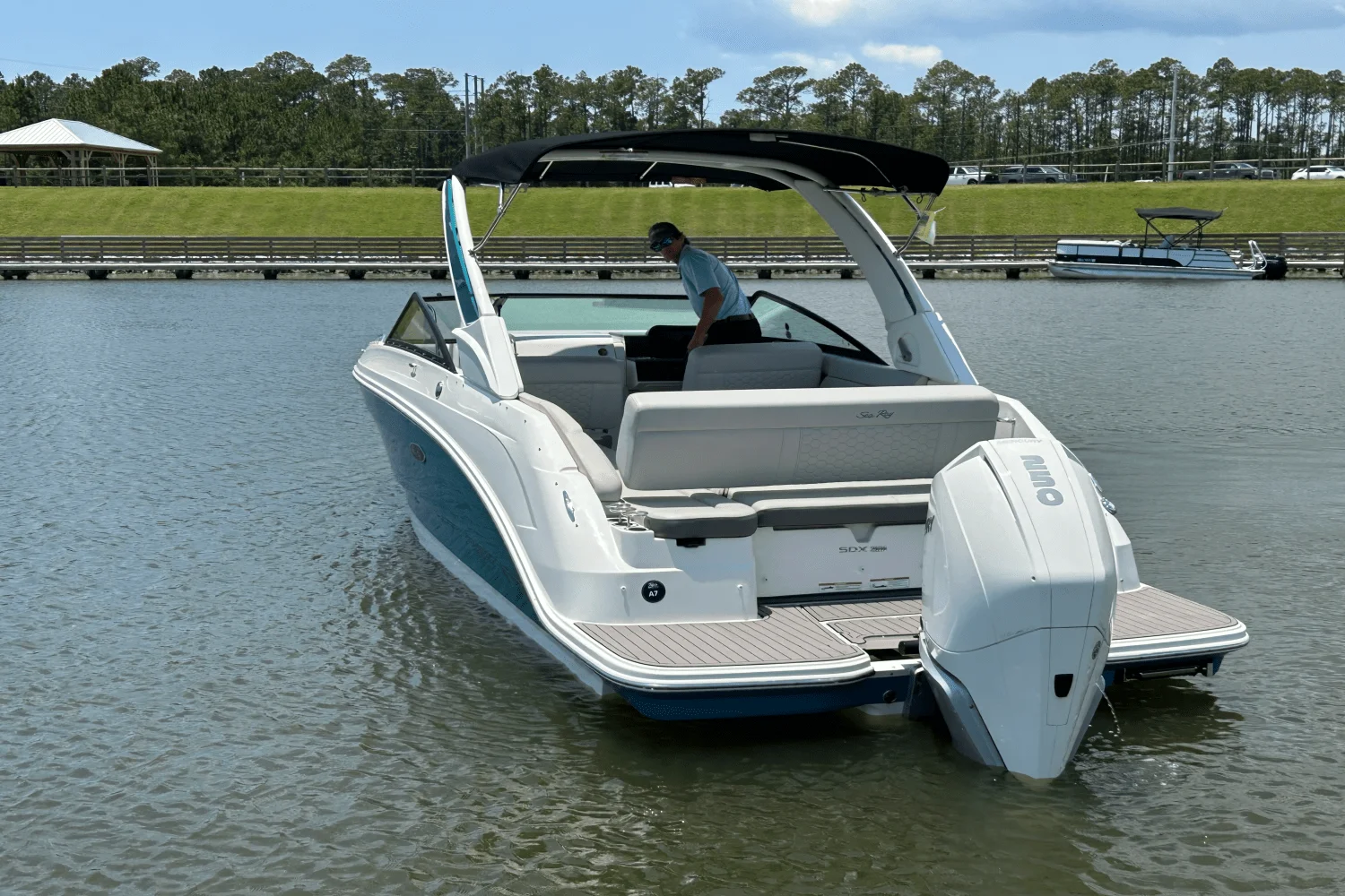 2023 Sea Ray 250 SDX-OB Image Thumbnail #9