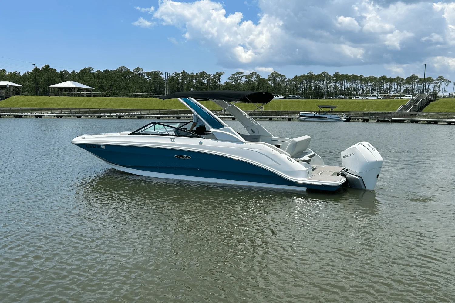 2023 Sea Ray 250 SDX-OB Image Thumbnail #5