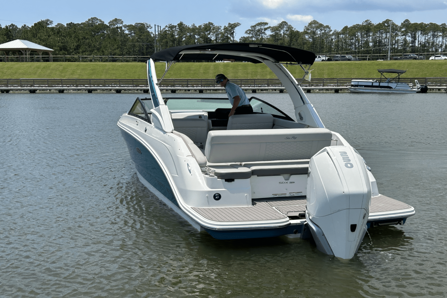2023 Sea Ray 250 SDX-OB Image Thumbnail #8