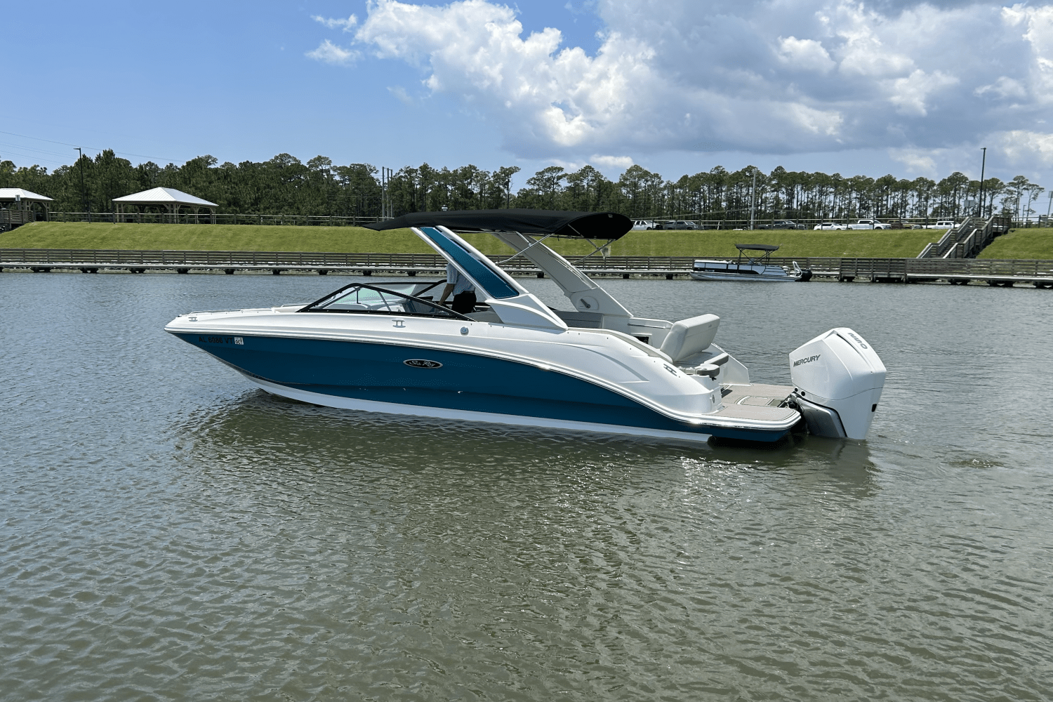 2023 Sea Ray 250 SDX-OB Image Thumbnail #4