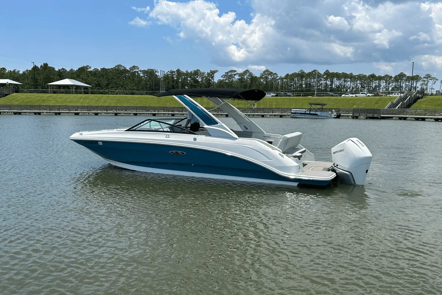 2023 Sea Ray 250 SDX-OB Image Thumbnail #5