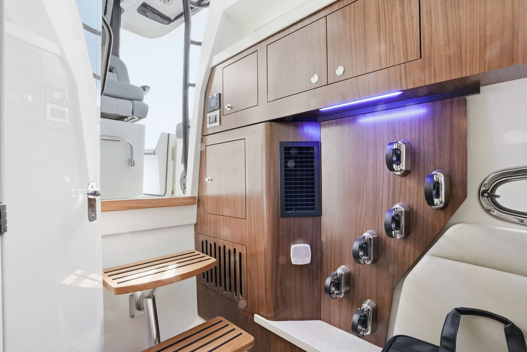 2026 Boston Whaler 380 Outrage Image Thumbnail #18