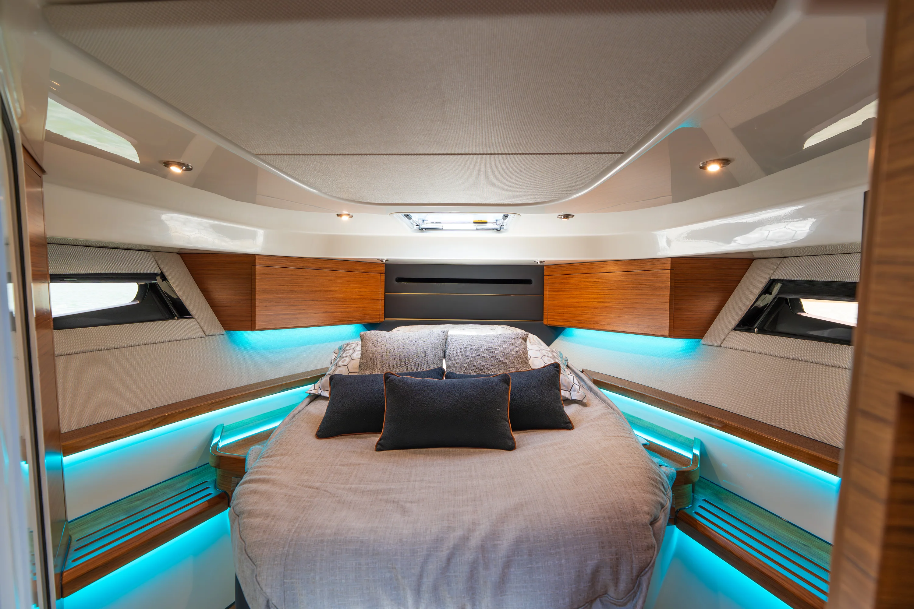 2026 Boston Whaler 405 Conquest Image Thumbnail #34
