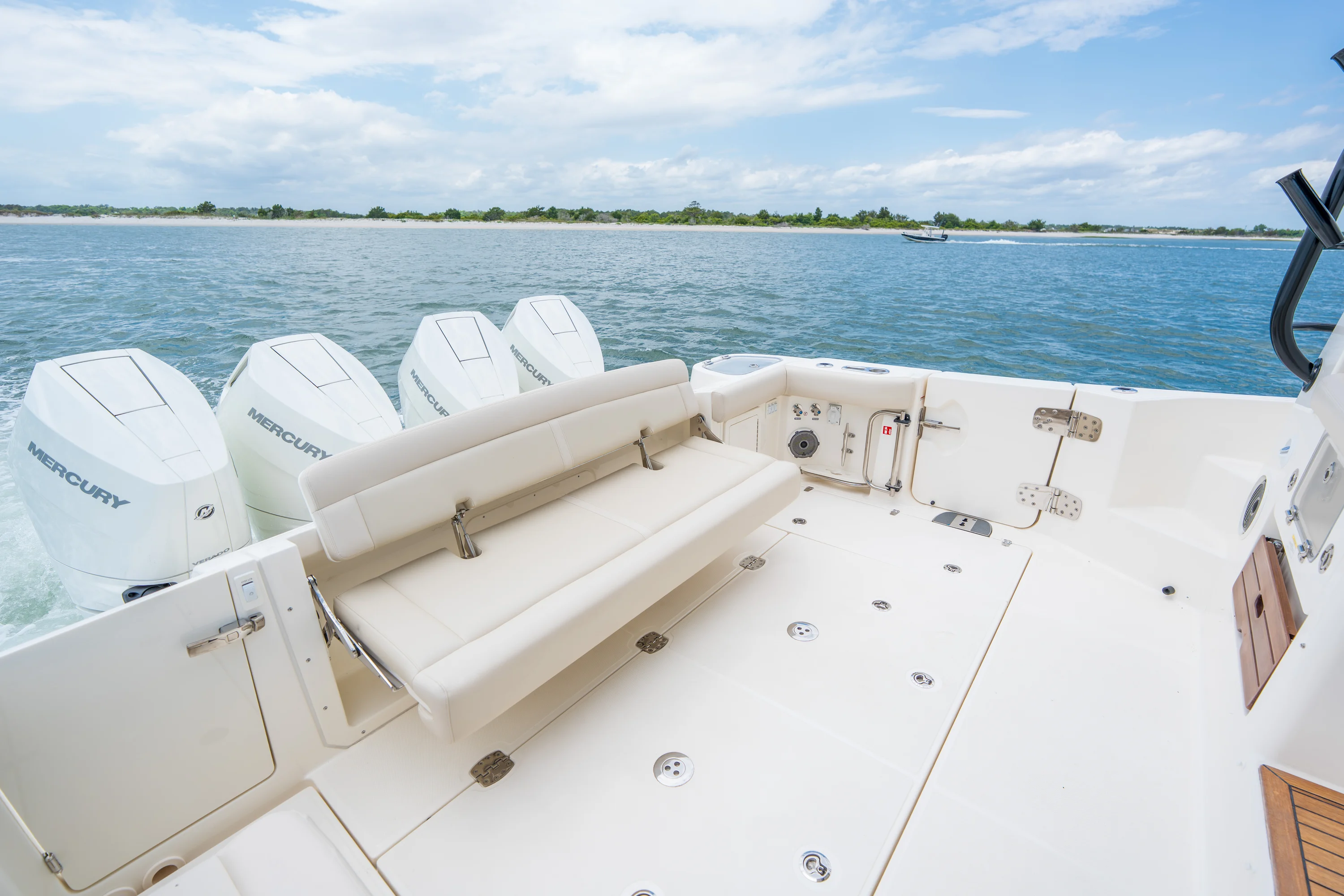 2026 Boston Whaler 405 Conquest Image Thumbnail #6