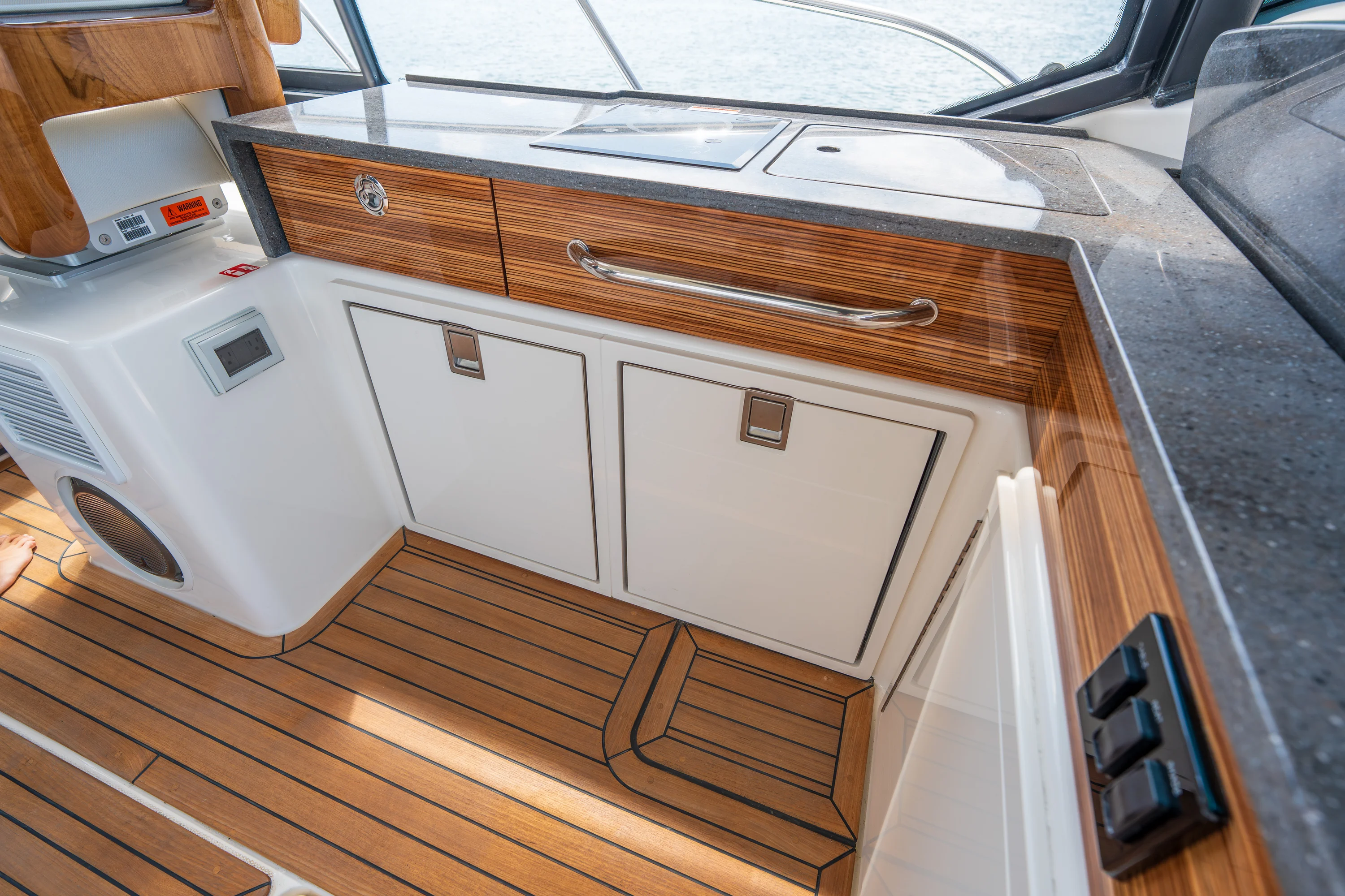 2026 Boston Whaler 405 Conquest Image Thumbnail #25